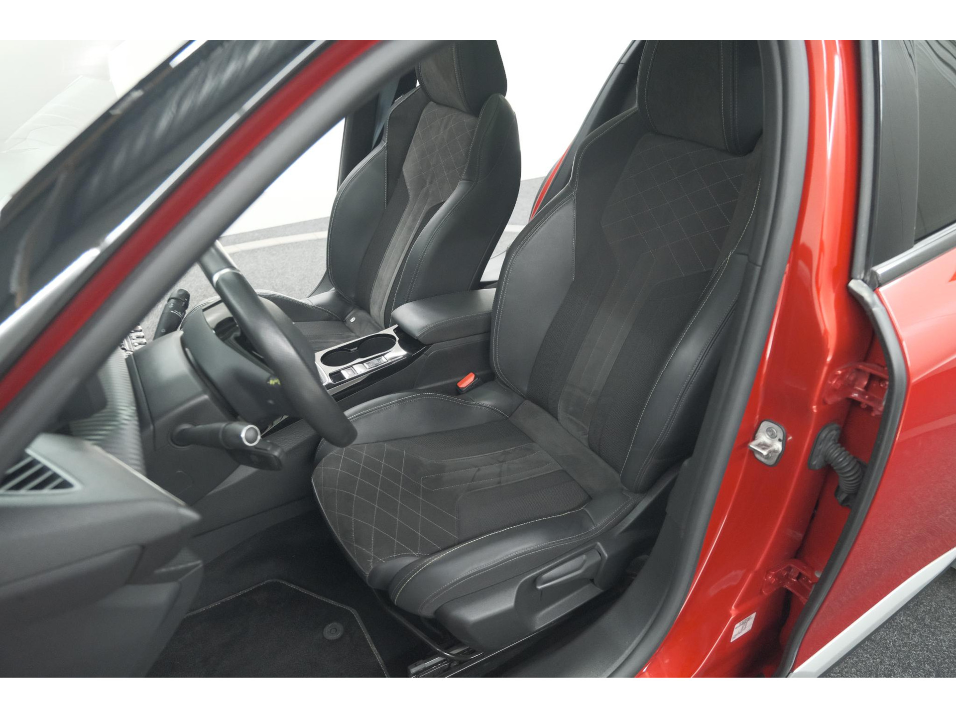 Peugeot 2008 PureTech 130 GT Pack | Panoramadak | Camera | Adaptieve Cruise Control | Stoelverwarming