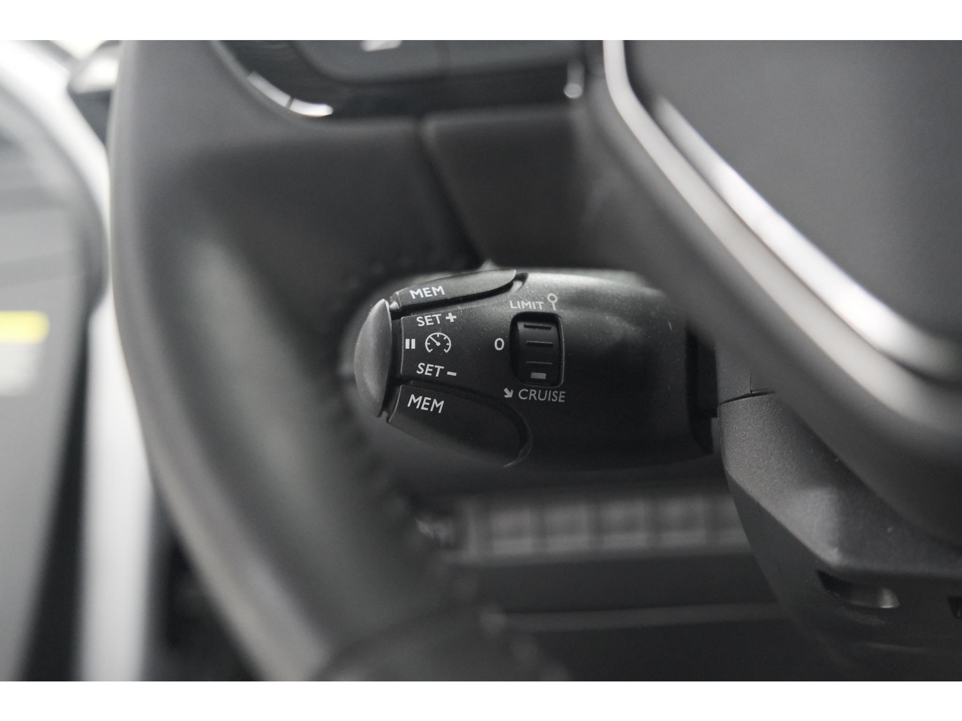 Peugeot 208 PureTech 100 Allure | 360 Camera | Dodehoekdetectie | Apple Carplay