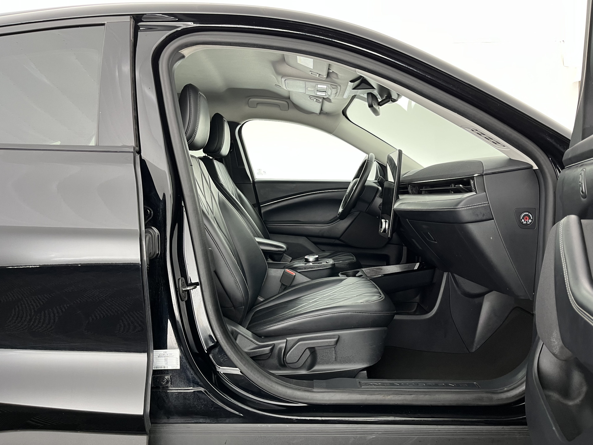 Ford Mustang Mach-E RWD 75 kWh [ 3-Fase-11kW ] {SOH-83%} (INCL-BTW)  Aut. *LEATHER | FULL-LED | DAB | DIGI-COCKPIT | KEYLESS | NAVI-FULLMAP | CARPLAY | HEATED-COMFORTSEATS | TOPVIEW | ADAPTIVE-CRUISE | PRIVACY-GLASS | 18'' ALU*