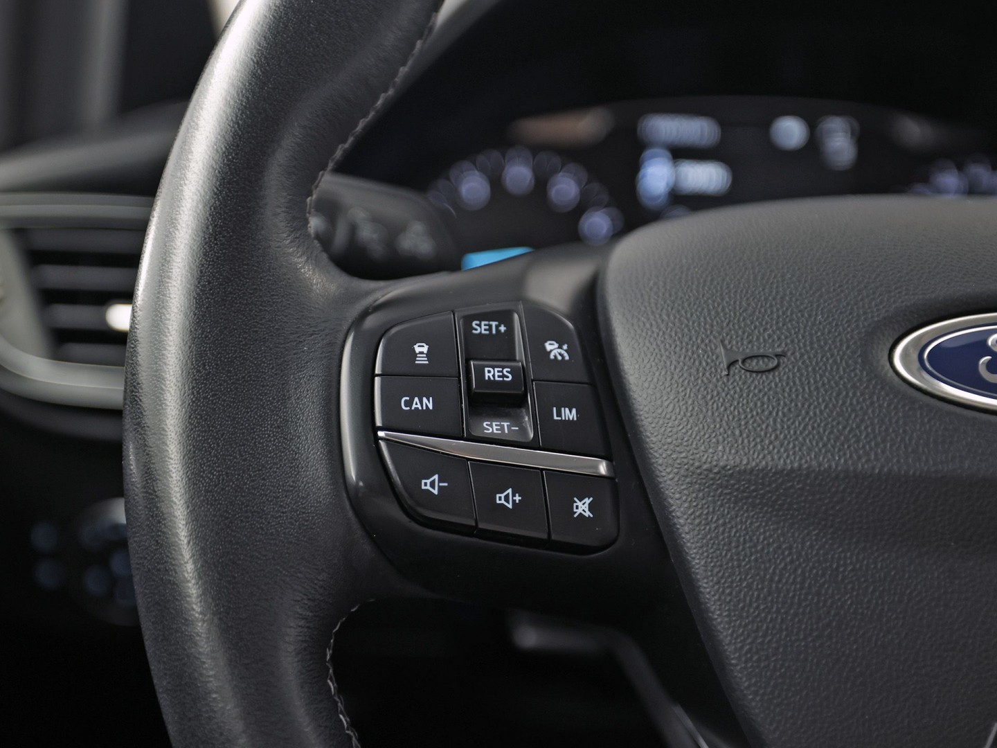 Ford Fiesta 1.0 EcoBoost Titanium (APPLE CARPLAY, GROOT NAVI, CLIMATE, CAMERA, KEYLESS, SPORTSTOELEN, ADAPTIVE CRUISE, LM VELGEN, NIEUWSTAAT)
