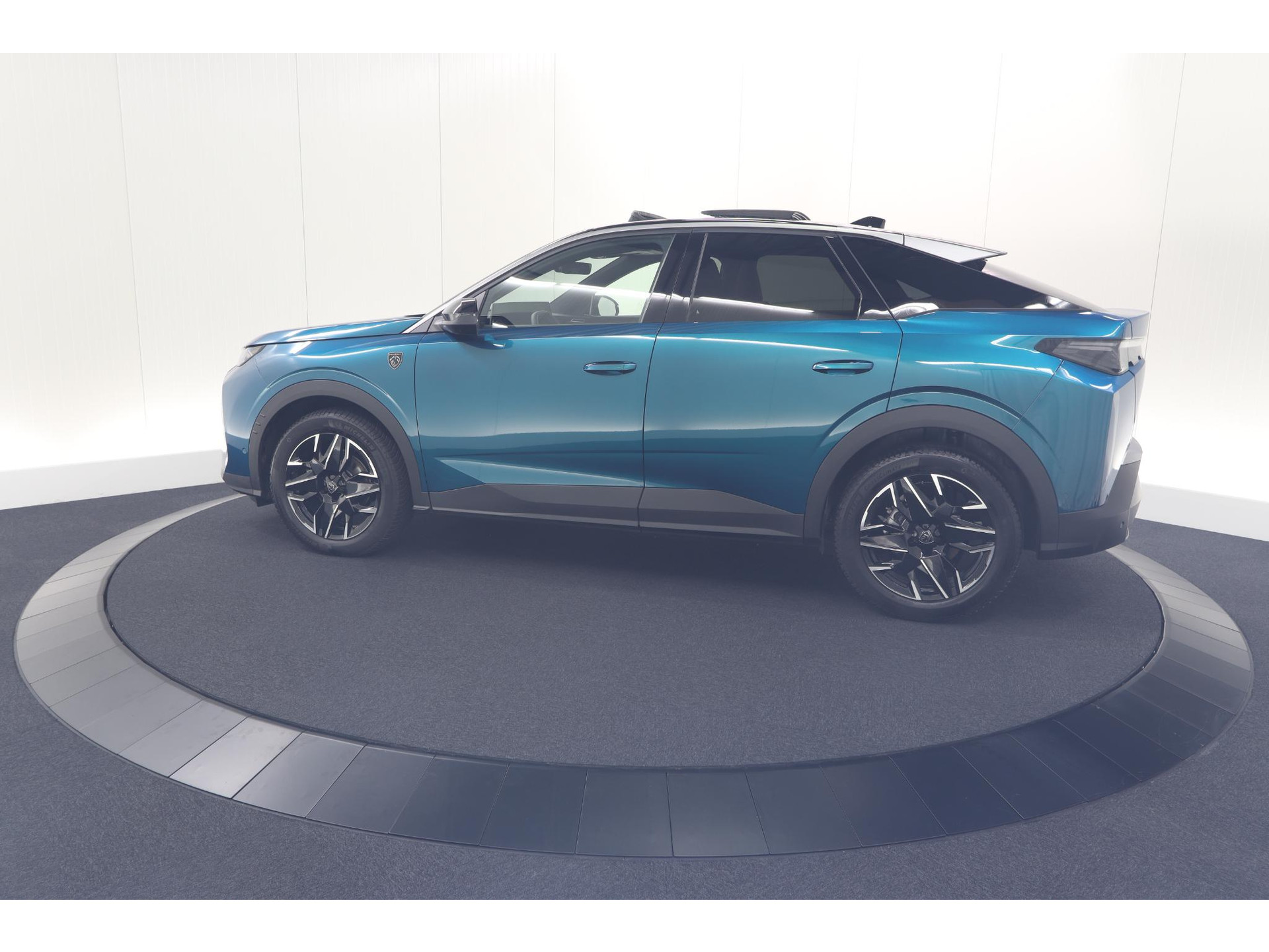 Peugeot 3008 1.2 Hybrid 136 GT | Panoramdak | 360 Camera | Stoelverwarming | Elektrische Kofferklep | Allseason Banden