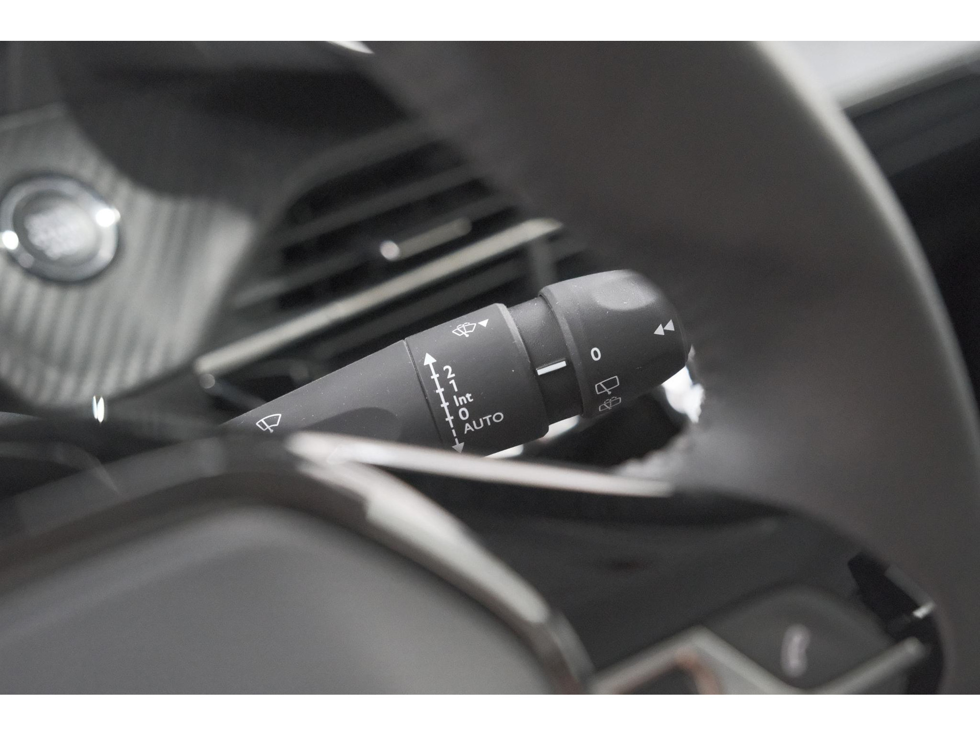 Peugeot e-208 EV Active Pack 50 kWh | 96,8% SOH | Navigatie | Parkeersensoren | Stoelverwarming