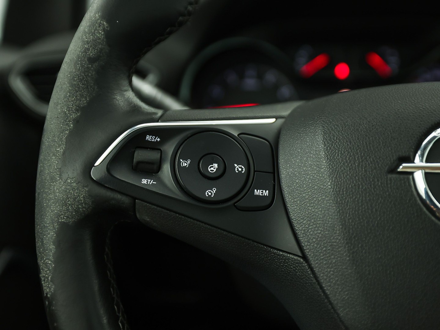 Opel Crossland X 1.2 Turbo Innovation Sport Automaat (PANORAMADAK, APPLE CARPLAY, GROOT NAVI, 360 CAMERA, STUUR/STOELVERWARMING, SPORTSTOELEN, TREKHAAK, LM VELGEN, NIEUWSTAAT)