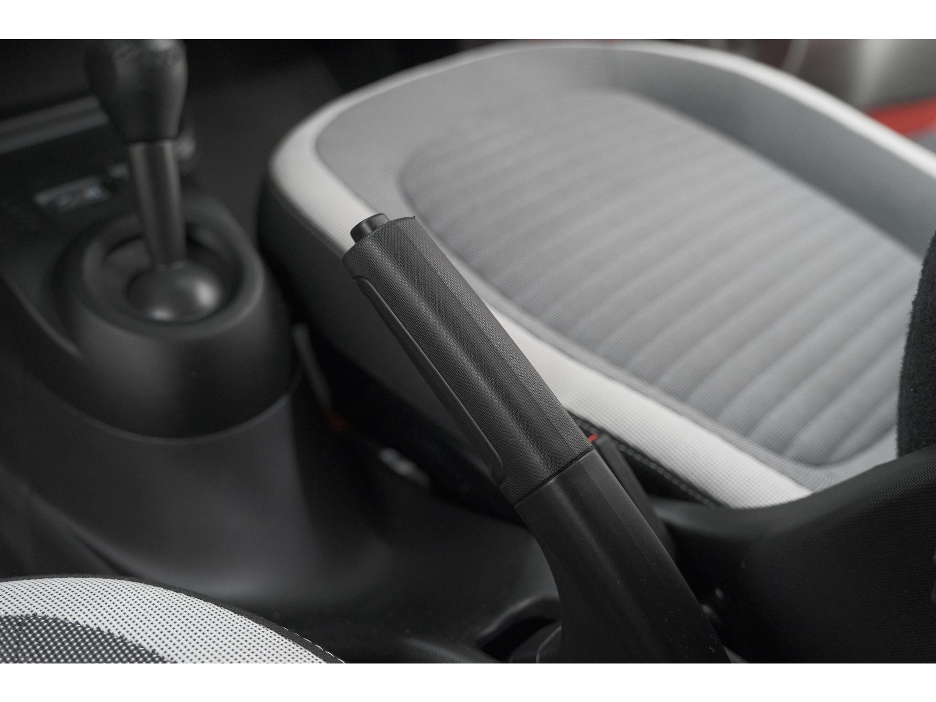 Renault Twingo 1.0 SCe Limited | Automaat | Parkeersensoren | Allseason Banden | Bluetooth Radio