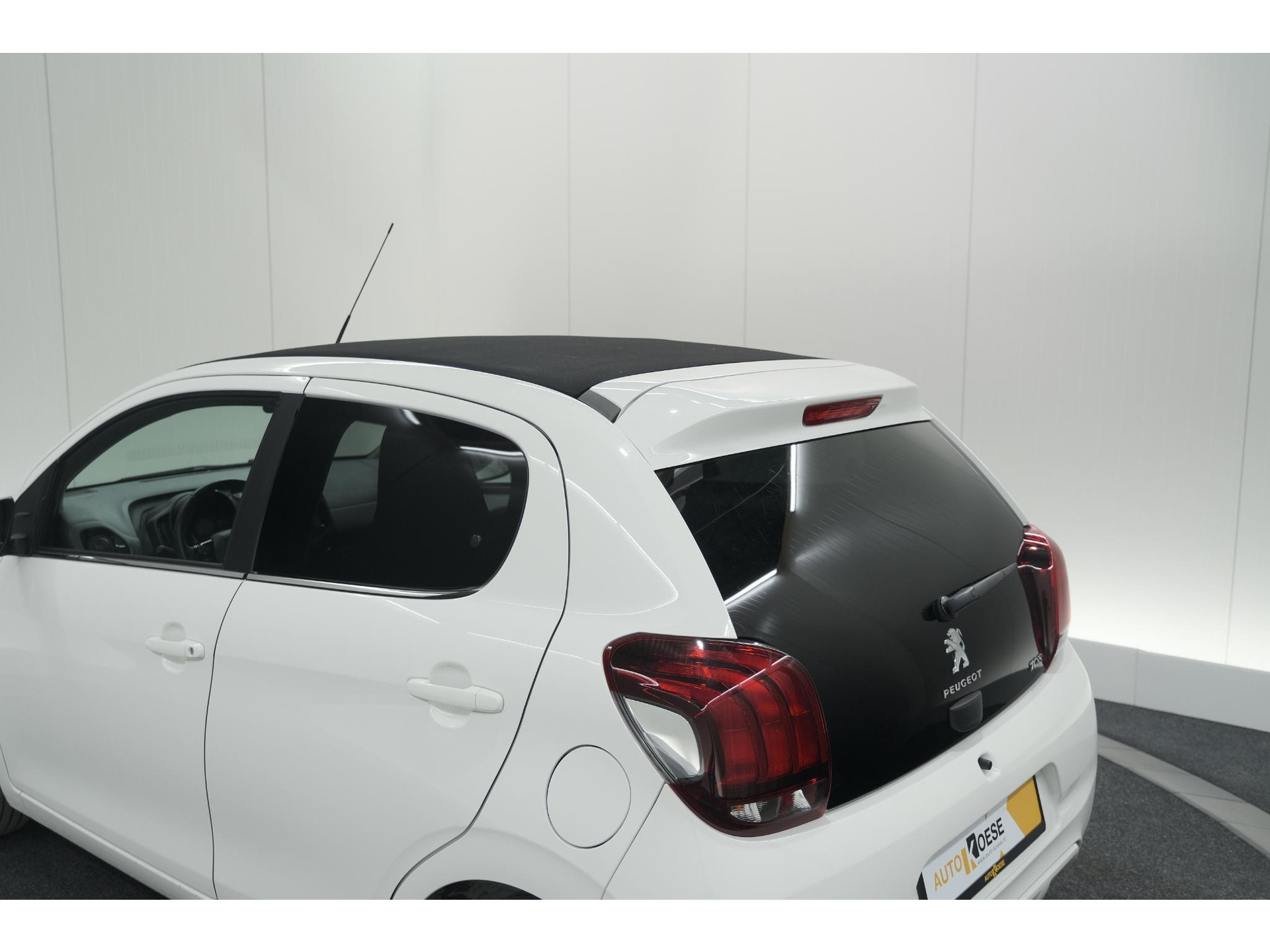Peugeot 108 1.0 e-VTi Allure TOP! | Elektrisch Vouwdak | Camera | Navigatie | Climate Control