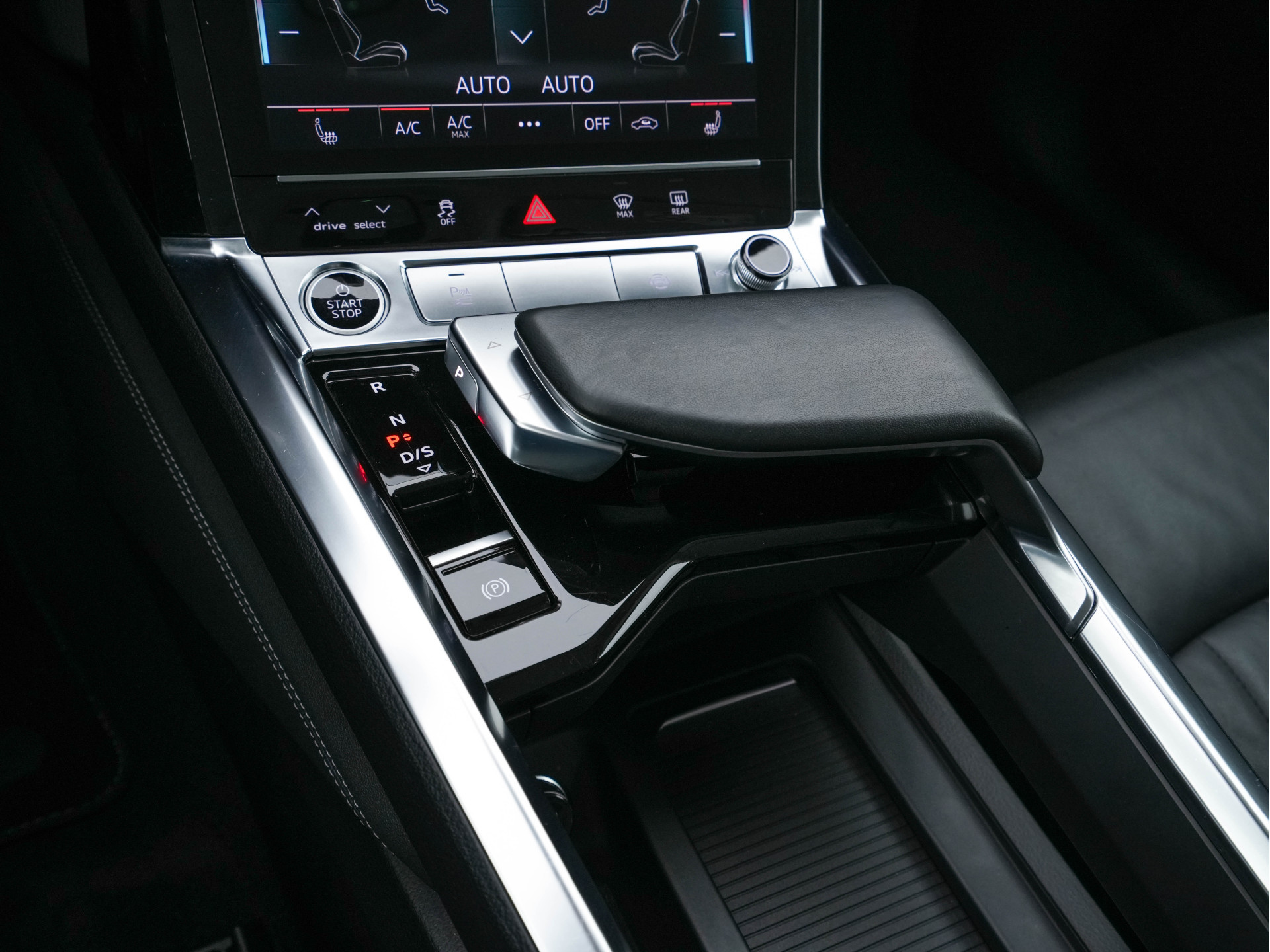 Audi e-tron 55 quattro Advanced edition Plus 95 kWh (3-Fase-11 kW) {SOH-93%} (INCL-BTW) Aut.*HEATPUMP | LEATHER | ADAPTIVE-CRUISE | FULL-LED | DIGI-COCKPIT | KEYLESS | MEMORY-PACK | CAMERA | NAVI-FULLMAP | SHIFTPADDLES | DAB+ | HEATED-COMFORTSEATS | DRIVE