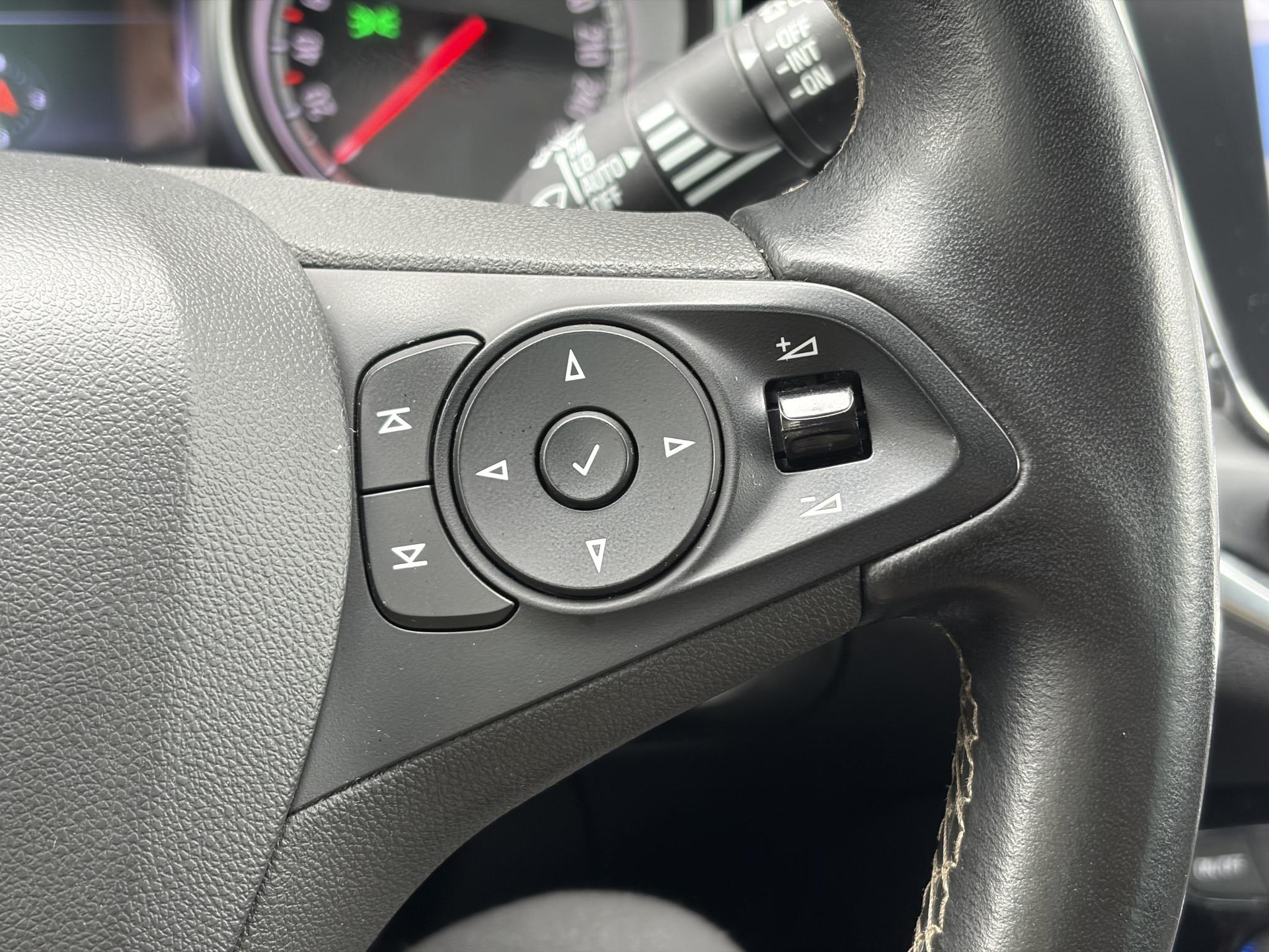 Opel Astra Sports Tourer 1.4 Innovation Dealer Onderhouden l 150pk l Carplay l 2e Eigenaar l Camera l Trekhaak l Keyless l Navi l Halfleder l Pdc V+A l 6 Bak l Clima l Cruise l Rijstrooksensor l Dodehoeksensor l N.A.P l Apk tot 01-2027