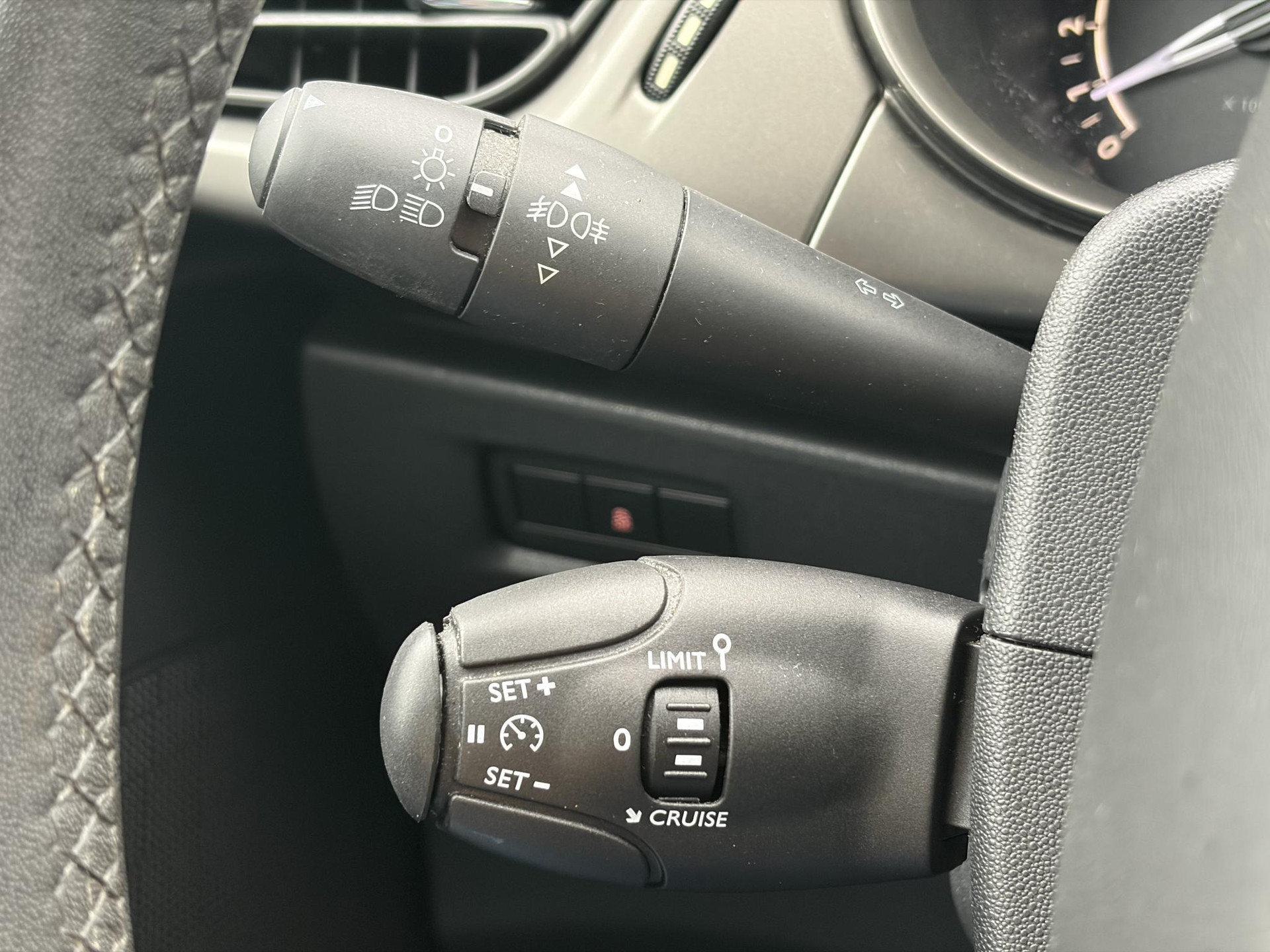 Citroen C3 1.2 PureTech Selection ✓Nieuwe D-riem✓Navi✓Carplay✓Trekhaak✓Dealer Onderhouden✓Clima✓Cruise✓5 Deurs✓Net grote beurt gehad✓N.A.P✓Apk tot 09-2027