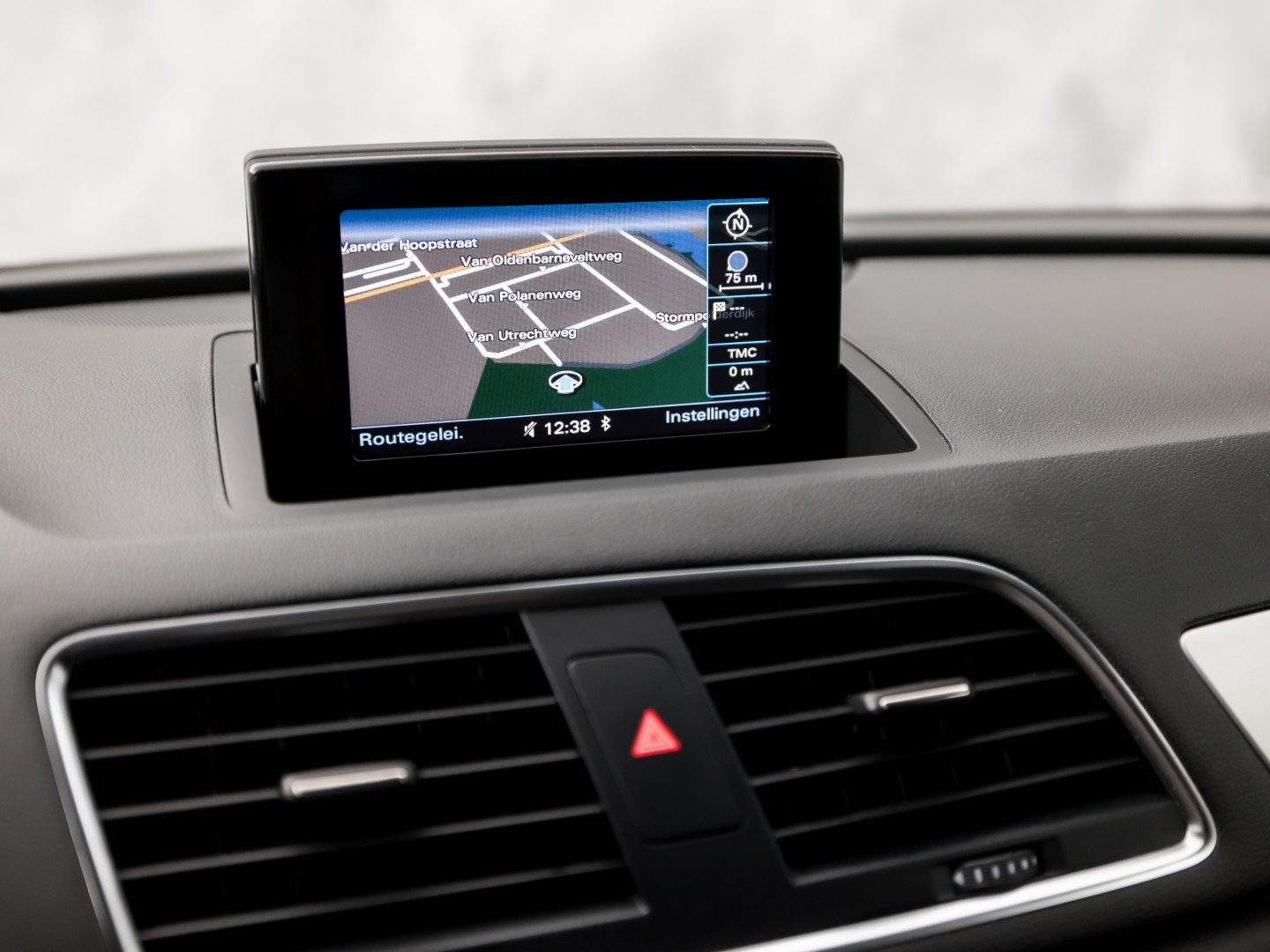 Audi Q3 1.4 TFSI Sport 150Pk Automaat (NAVIGATIE, CLIMATE, STOELVERWARMING, GETINT GLAS, SPORTSTOELEN, BLUETOOTH, NIEUWE APK, NIEUWSTAAT)