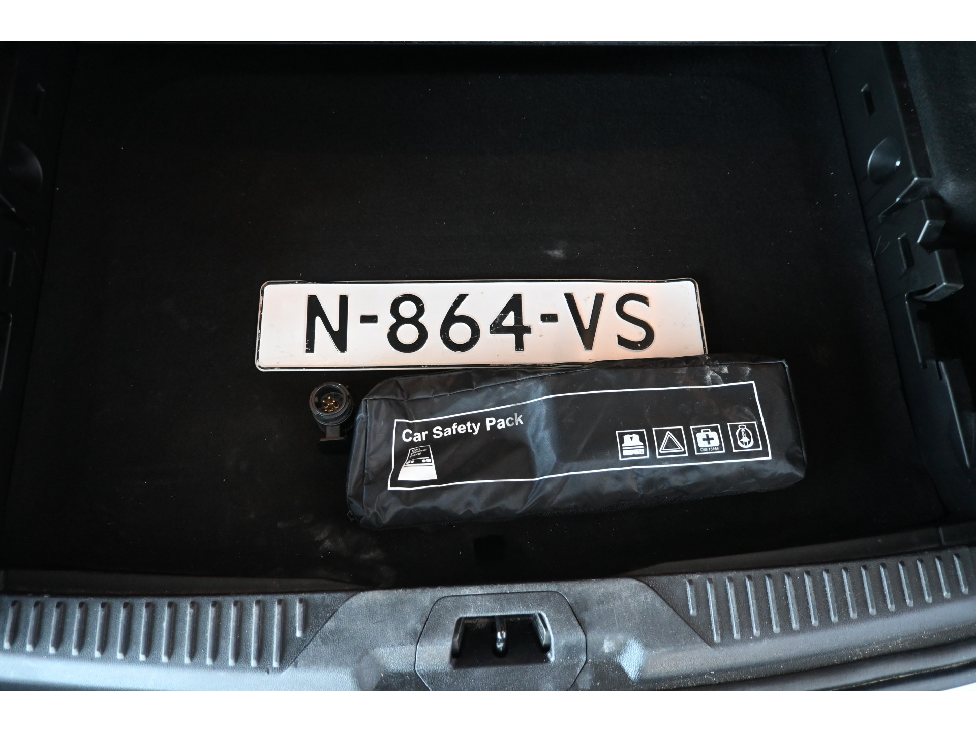 Ford Focus Wagon 1.0 EcoBoost Titanium X Business Clima Navigatie LED 1e Eigenaar Rijklaarprijs! Inruil Mogelijk!