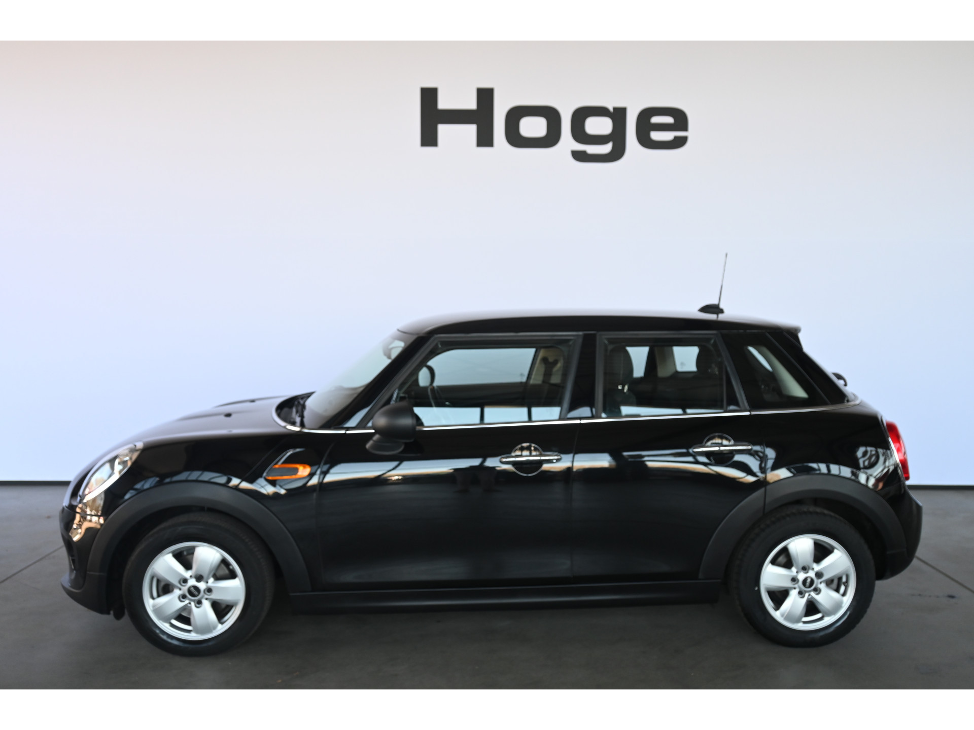 MINI Mini 1.5 Business Nap Airco Cruise control Navigatie Lichtmetaal Inruil mogelijk