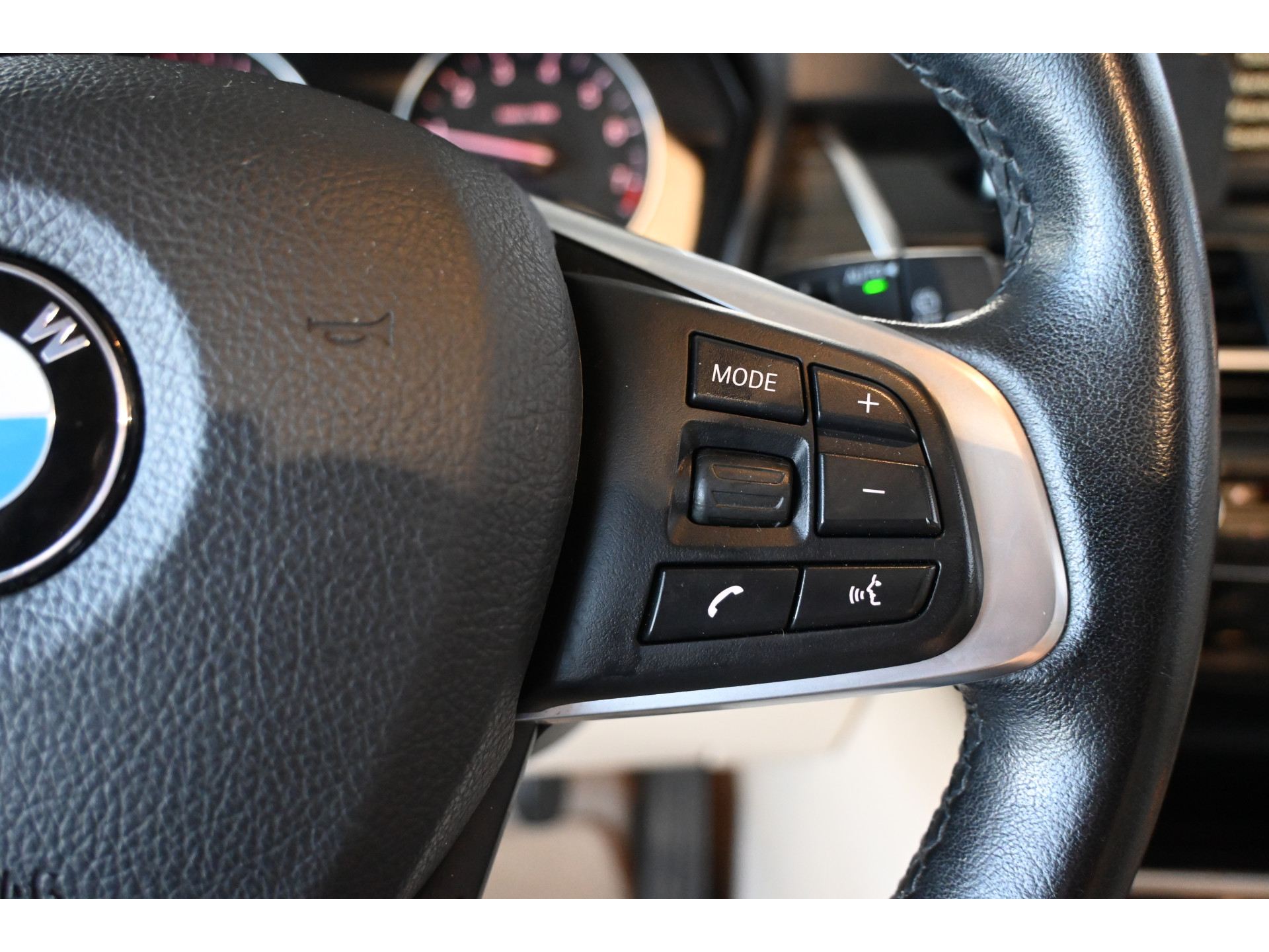 BMW 2-serie Active Tourer 218i High Executive Nap Clima Cruise Panoramadak Trekhaak PDC Navigatie LED Stoelverwarming Inruil Mogelijk!