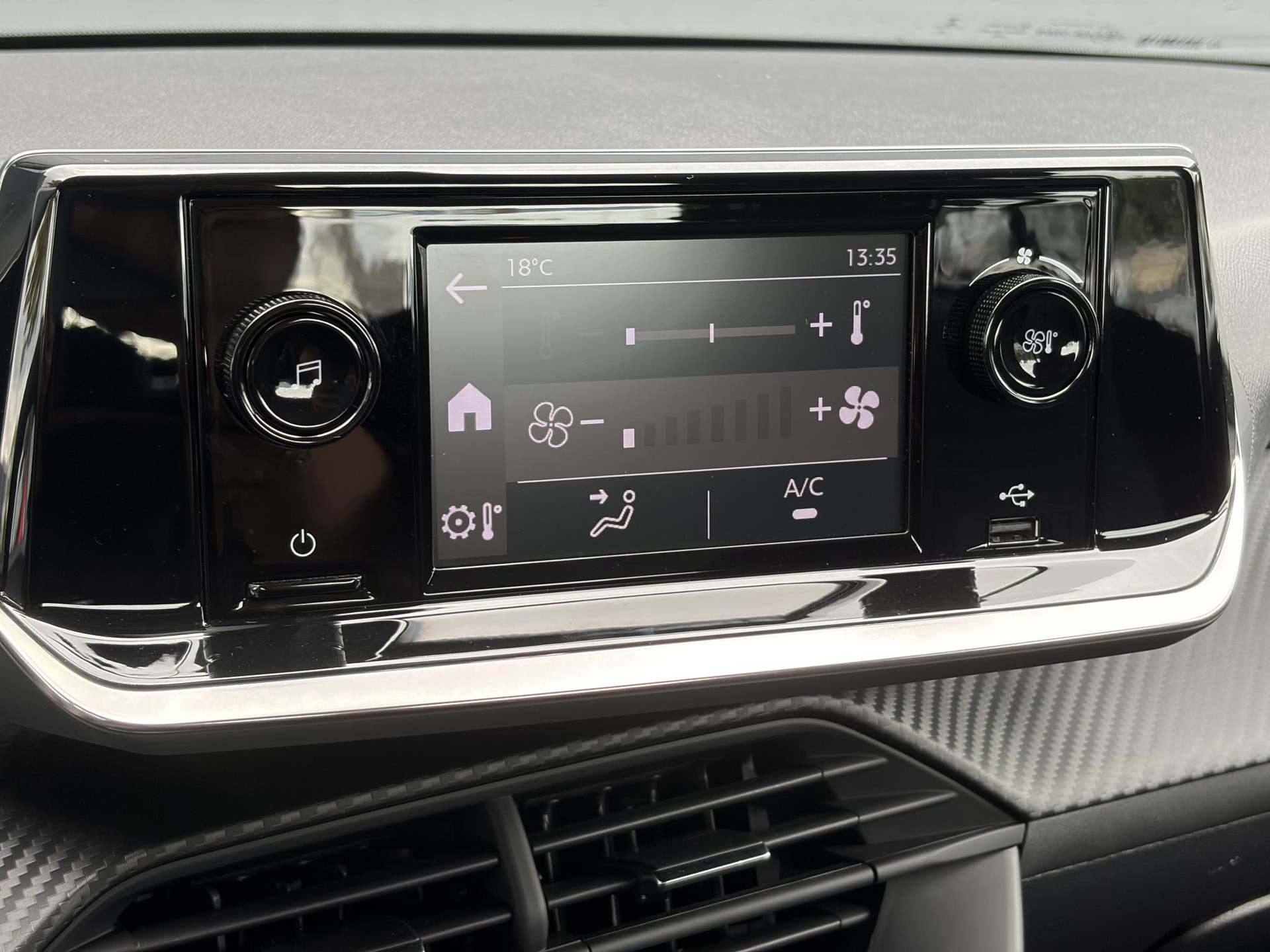 Peugeot 208 1.2 PureTech Like ✓Carplay✓Navi✓2e Eigenaar✓Dealer Onderhouden✓Airco✓Cruise✓Weinig Km✓N.A.P✓Apk tot 09-2027