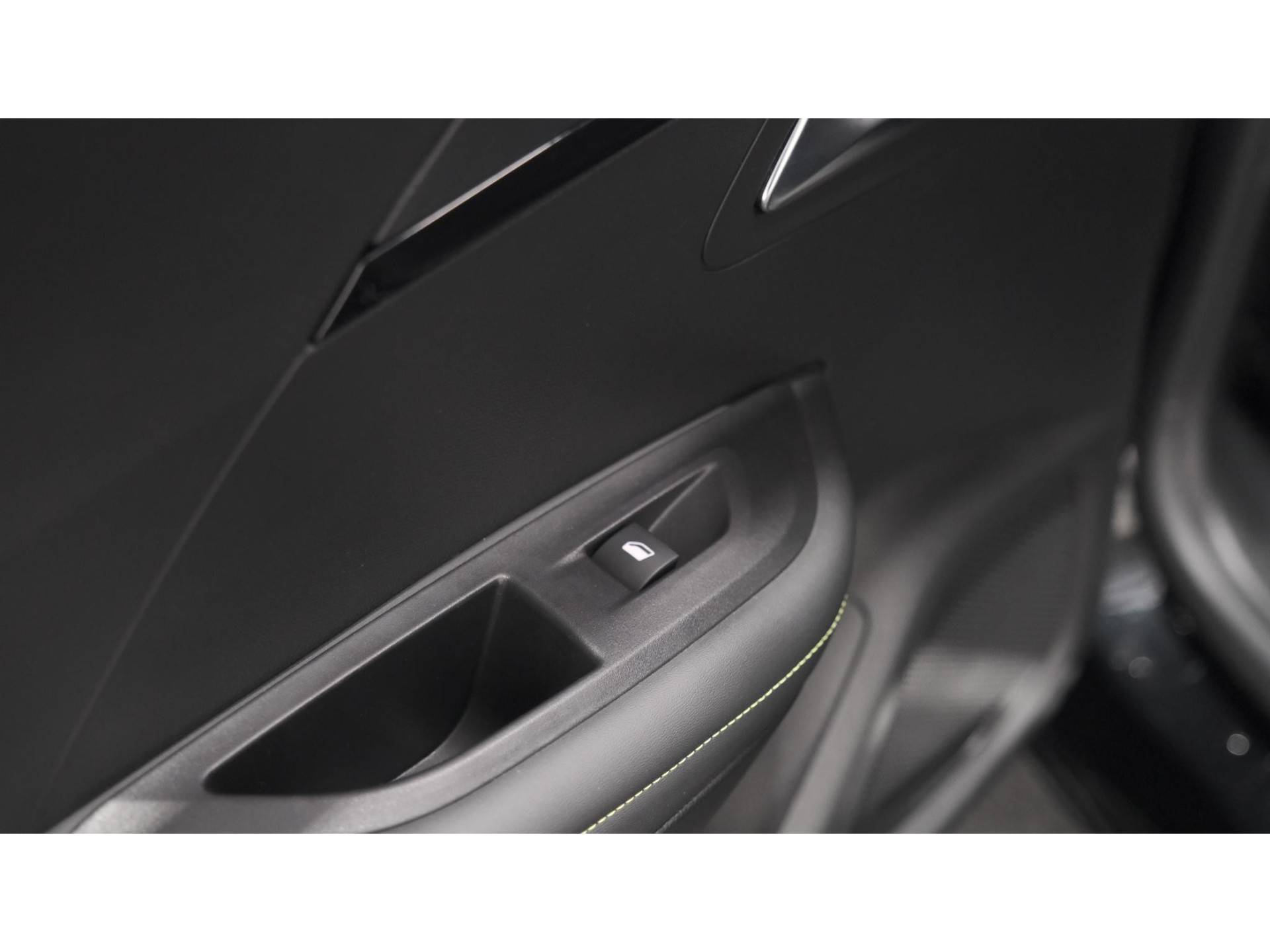 Peugeot 2008 PureTech 130 EAT8 GT | 360 Camera | Adaptieve Cruise Control | Dodehoekdetectie | Apple Carplay