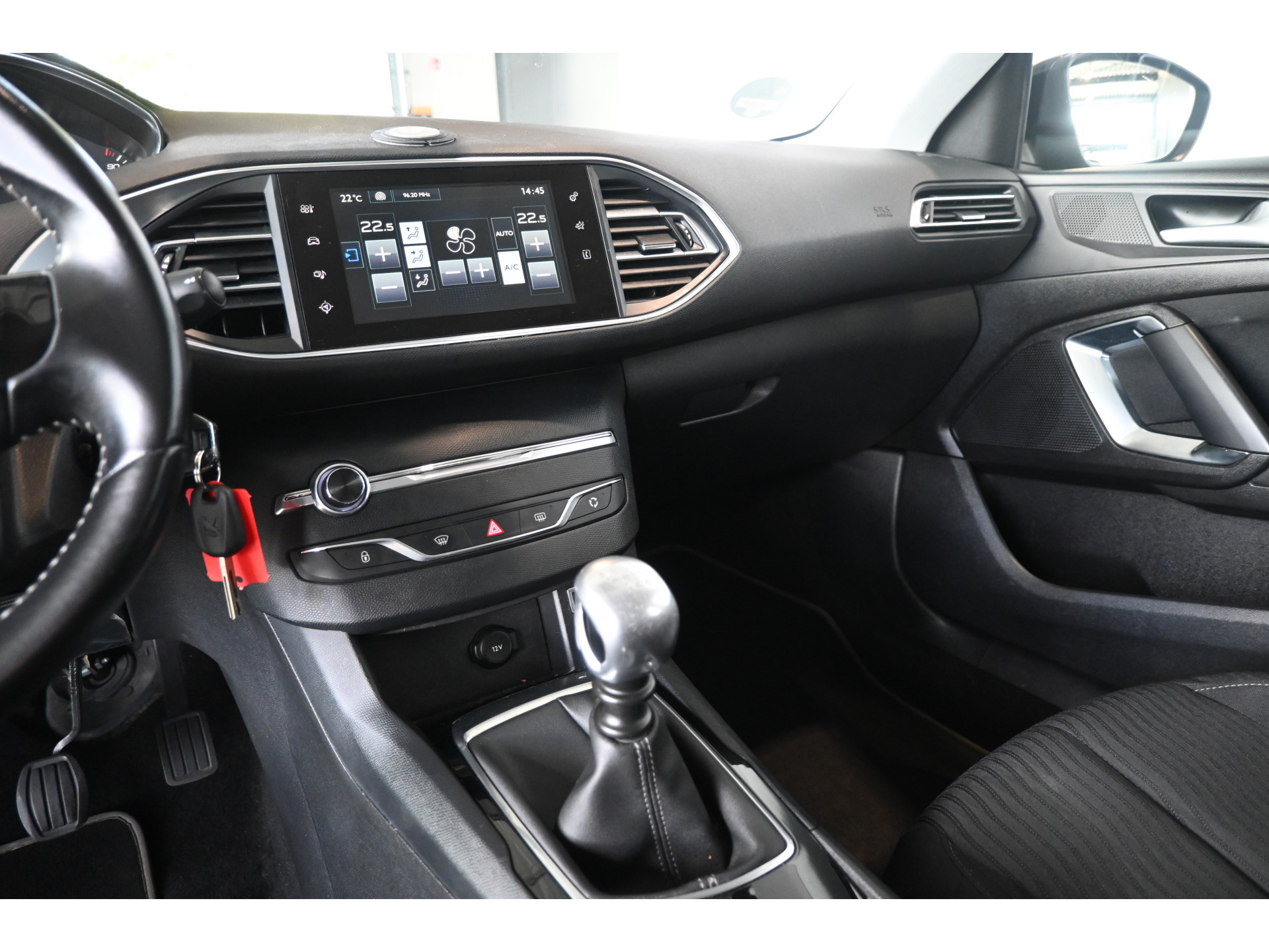 Peugeot 308 SW 1.6 BlueHDI Blue Lease Pack Nap Clima Cruise NavigatieTrekhaak PDC Goed Onderhouden! Inruil Mogelijk!