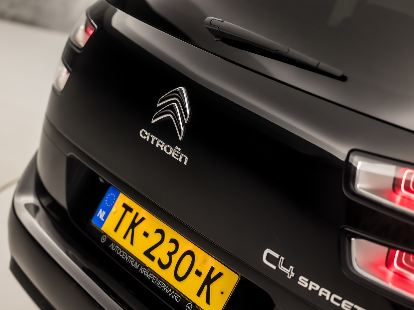 Citroën Grand C4 Spacetourer 1.2 PureTech Sport 7 Persoons Automaat 131Pk (APPLE CARPLAY, DB-RIEM VERVANGEN, GROOT NAVI, CAMERA, GETINT GLAS, TREKHAAK, NIEUWE APK, NIEUWSTAAT)