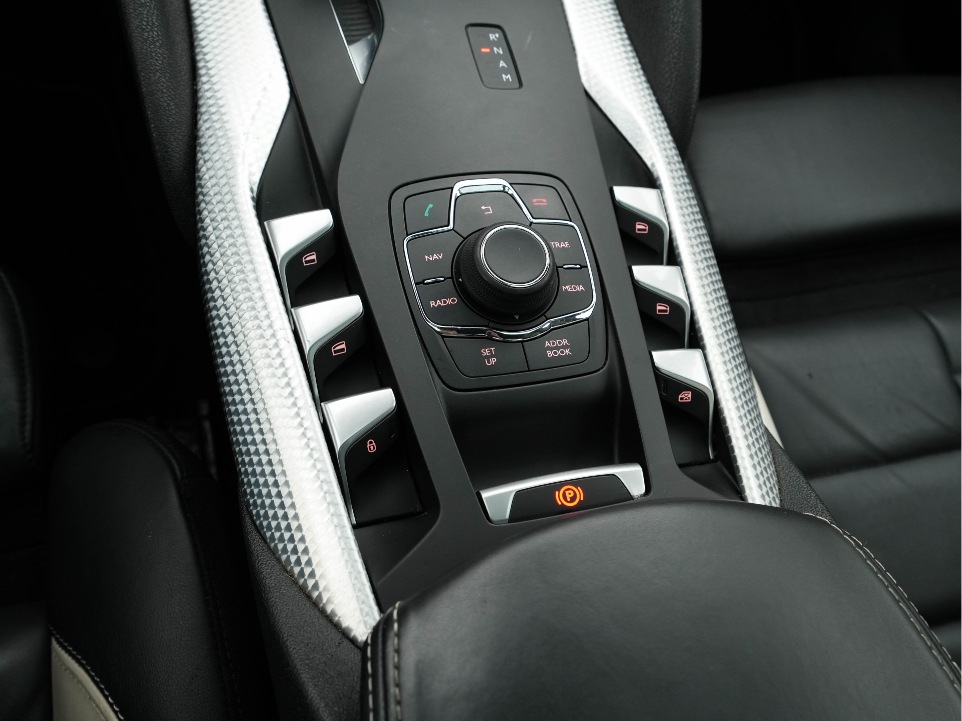 Citroën DS5 2.0 Hybrid4 Business Executive Aut. *PANO | TWO-TONE-LEATHER | MEMORY-PACK | NAVI-FULLMAP | XENON | KEYLESS | CAMERA | HEAD-UP | MASSAGE-SEAT | CRUISE | SPORT-SEATS | 17"ALU*