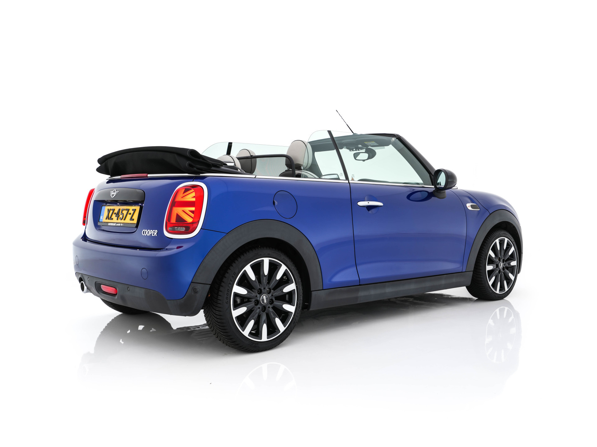 MINI Mini Cabrio 1.5 Cooper Chili *LEATHER | FULL-LED | HEATED-SPORTSEATS | KEYLESS | NAVI-FULLMAP | ECC | PDC | CRUISE | AMBIENT-LIGHT | AIRSCARF | 18''ALU*