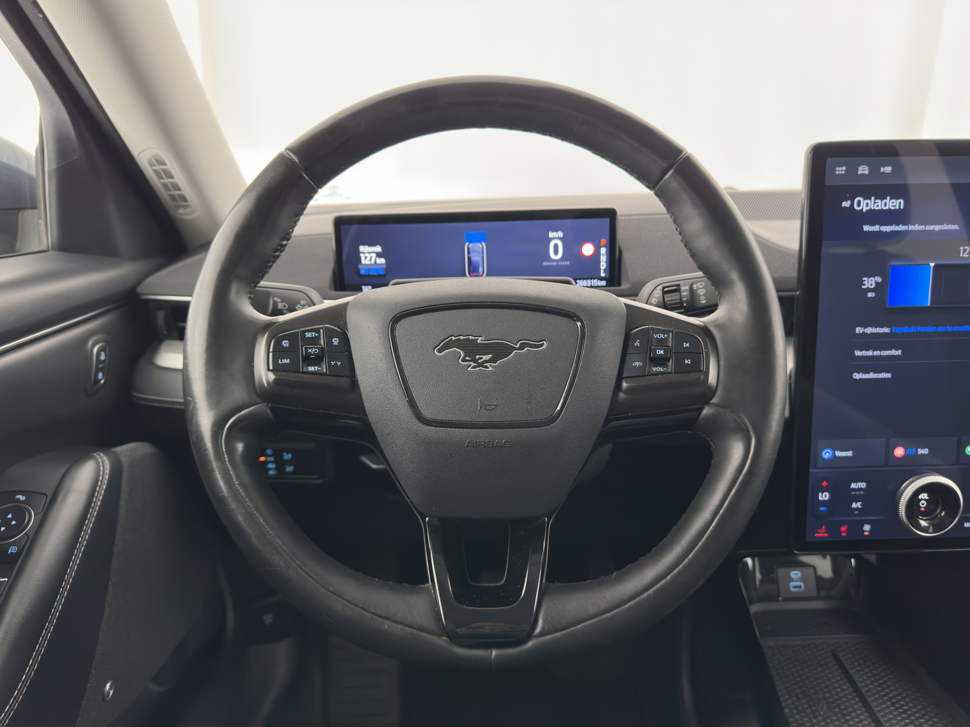 Ford Mustang Mach-E RWD 75 kWh [3-Fase ] {SOH-90%} (INCL-BTW) Aut.*LEATHER | FULL-LED | DAB | DIGI-COCKPIT | KEYLESS | NAVI-FULLMAP | CARPLAY | HEATED-COMFORTSEATS | TOPVIEW |  ADAPTIVE-CRUISE | PRIVACY-GLASS | 18'' ALU*