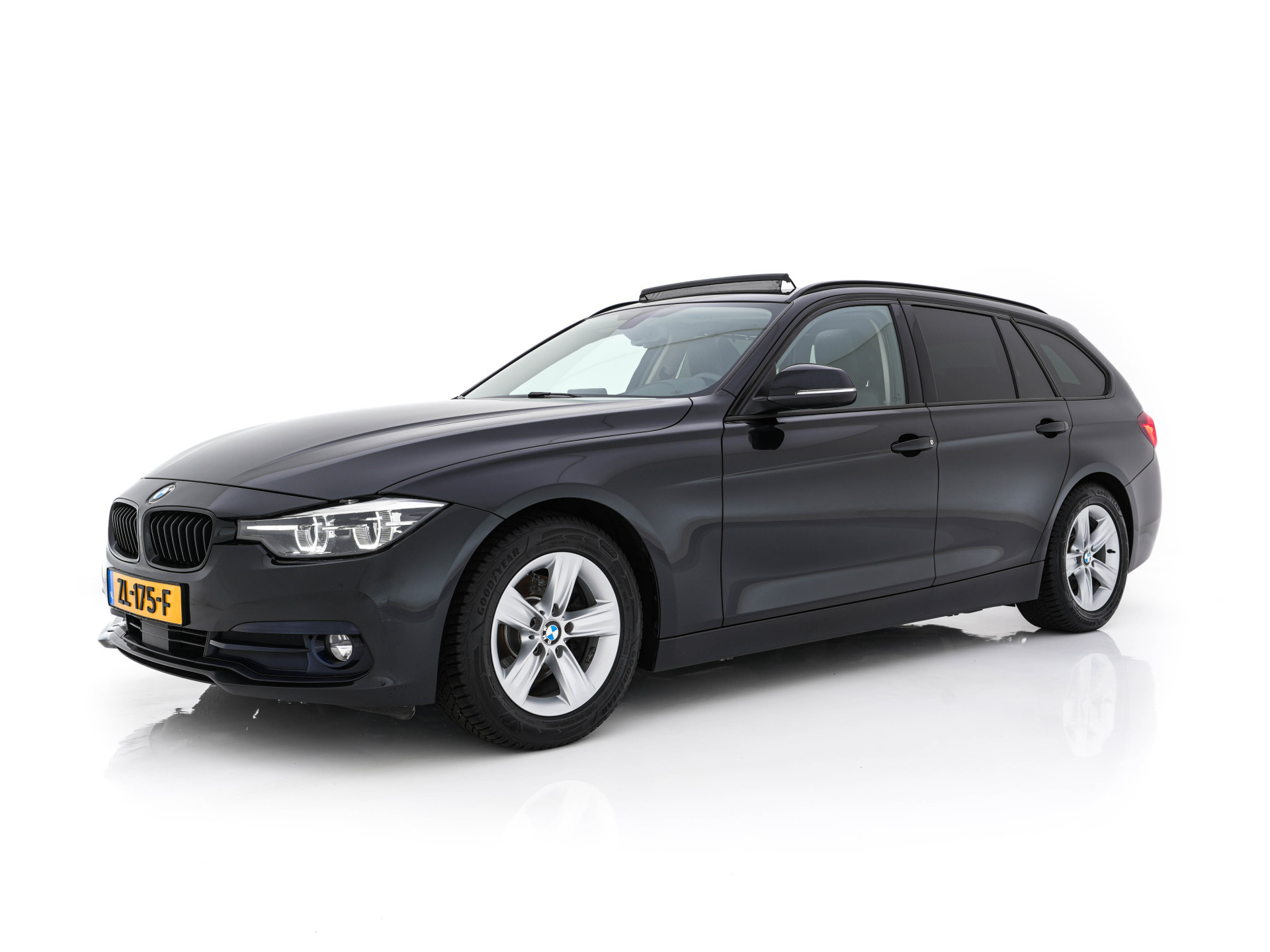 BMW 3-serie Touring 320d EDE Executive Aut. *PANO | LEATHER | FULL-LED | DIGI-COCKPIT | HEATED-SPORTSEATS | NAVI-FULLMAP | PRIVACY-GLASS | ECC | KEYLESS | LANE-ASSIST | PDC | CRUISE | TOWBAR | 18''ALU*