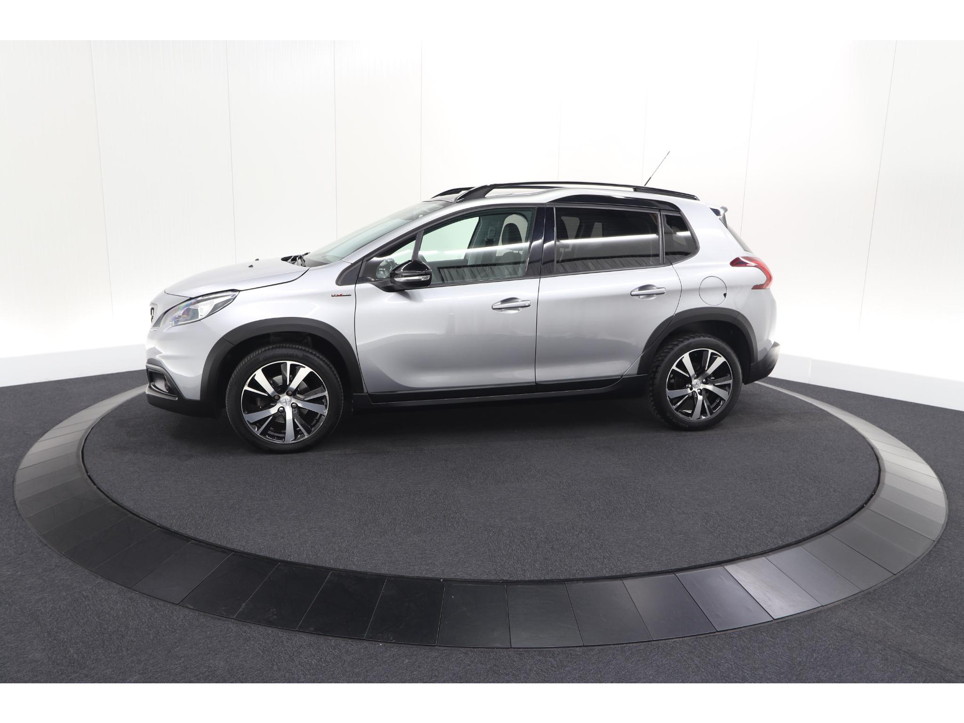 Peugeot 2008 PureTech 110 EAT6 GT-Line | Trekhaak | Panoramadak | Apple Carplay | Parkeersensoren