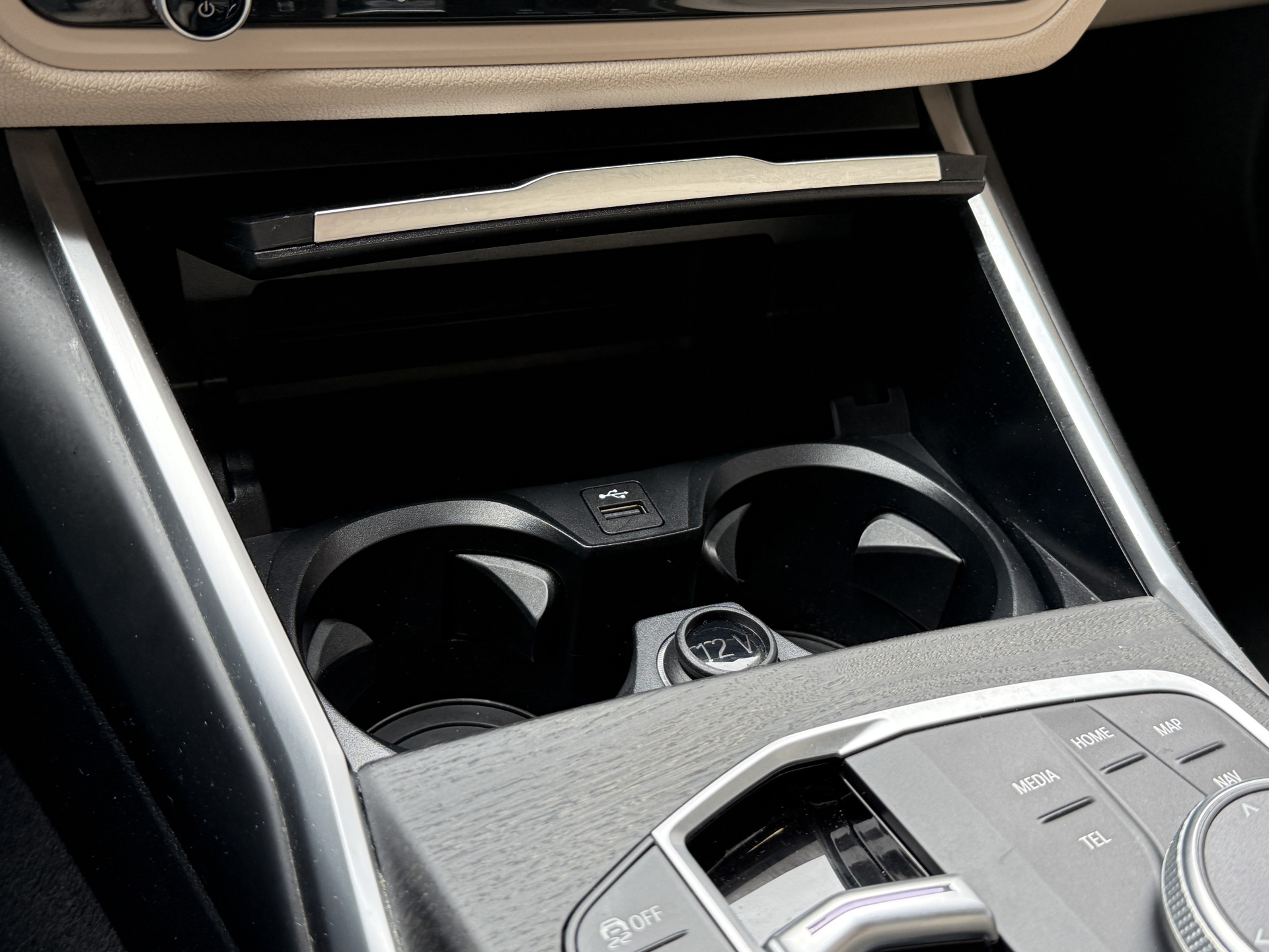 BMW 3-serie Touring 330e | M-Sport | Facelift | Lederen sportstoelen | Harman/Kardon | Sfeerverlichting | Full LED