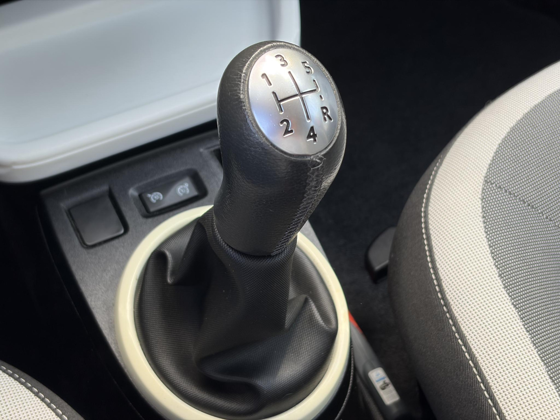 Renault Twingo 1.0 SCe Dynamique Dealer Onderhouden l Airco l Cruise l Recent beurt gehad l Lm velgen l Weinig Km l N.A.P l Apk tot 05-2027