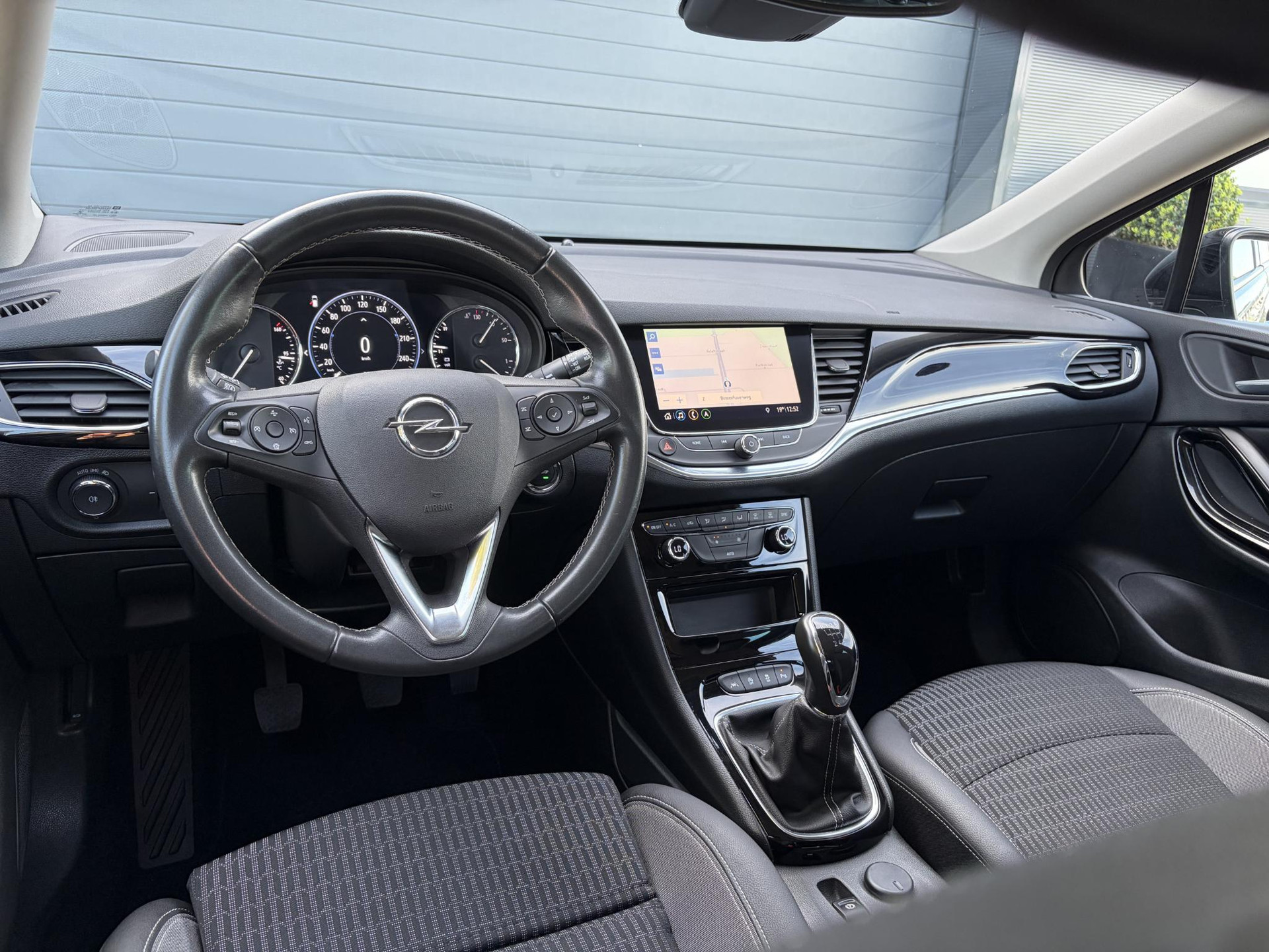 Opel Astra Sports Tourer 1.2 Business Elegance ✓1e Eigenaar✓110pk✓Carplay✓Camera✓Navi✓Clima✓Cruise✓Halfleder✓Comfortstoel✓Pdc V+A✓6 Bak✓Dealer Onderhouden✓Keyless✓Lm velgen✓N.A.P✓Apk tot 06-2027