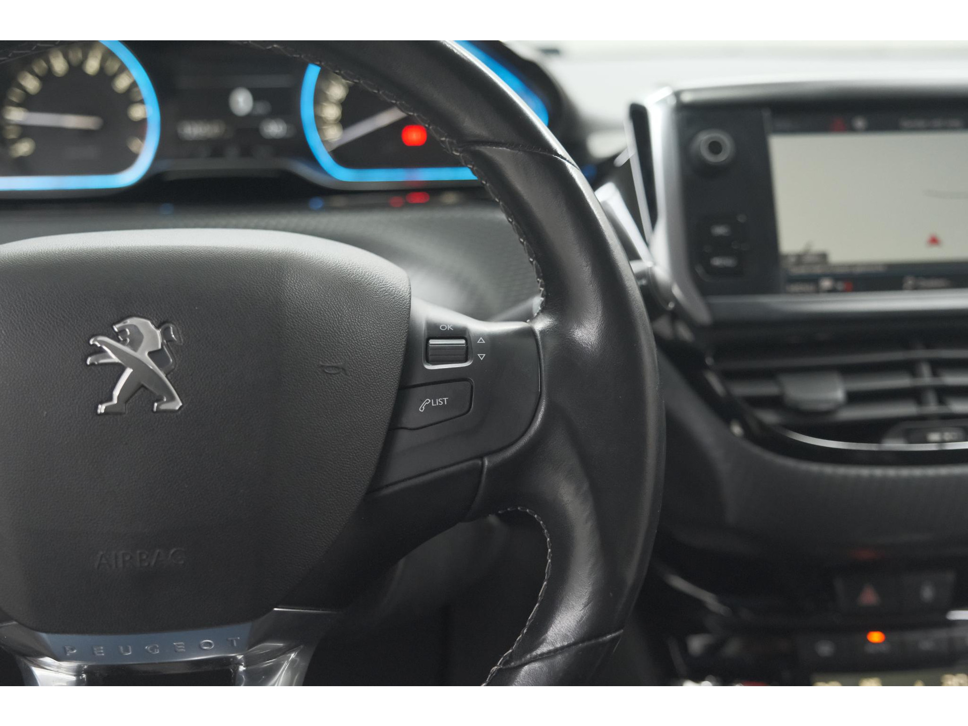 Peugeot 2008 PureTech 130 Allure | Camera | Apple Carplay | Parkeersensoren | Navigatie