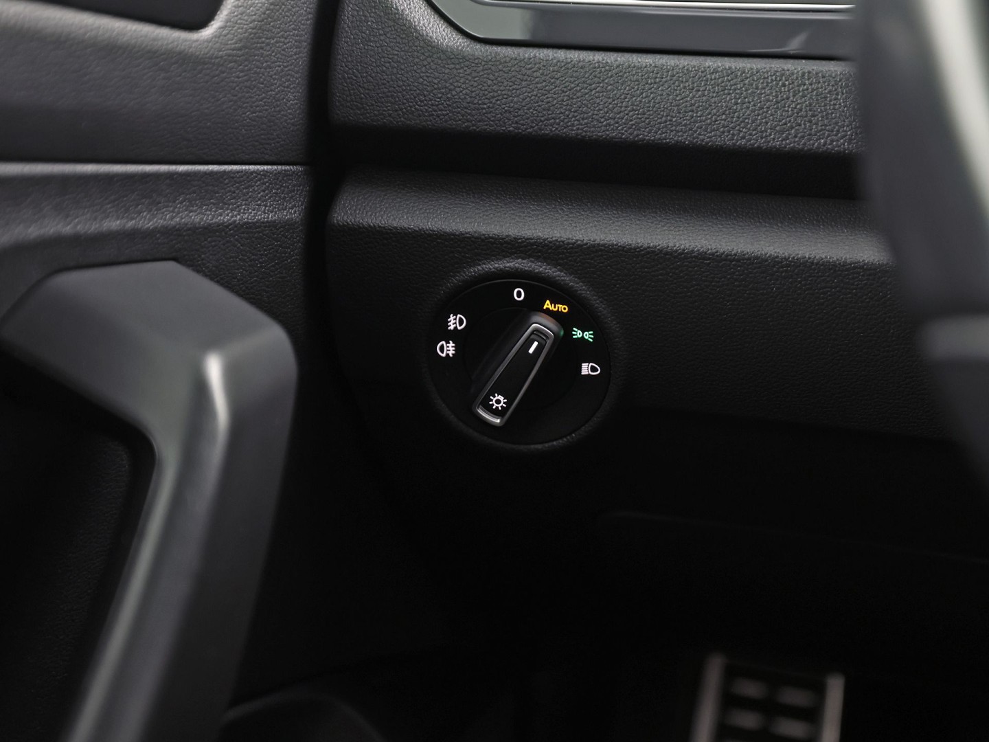 Volkswagen T-Roc 1.5 TSI Sport (NAP, APPLE CARPLAY, VIRTUAL DASHBOARD, PANORAMADAK, SPORTSTOELEN, CLIMATE,  NIEUWE APK, NIEUWSTAAT)