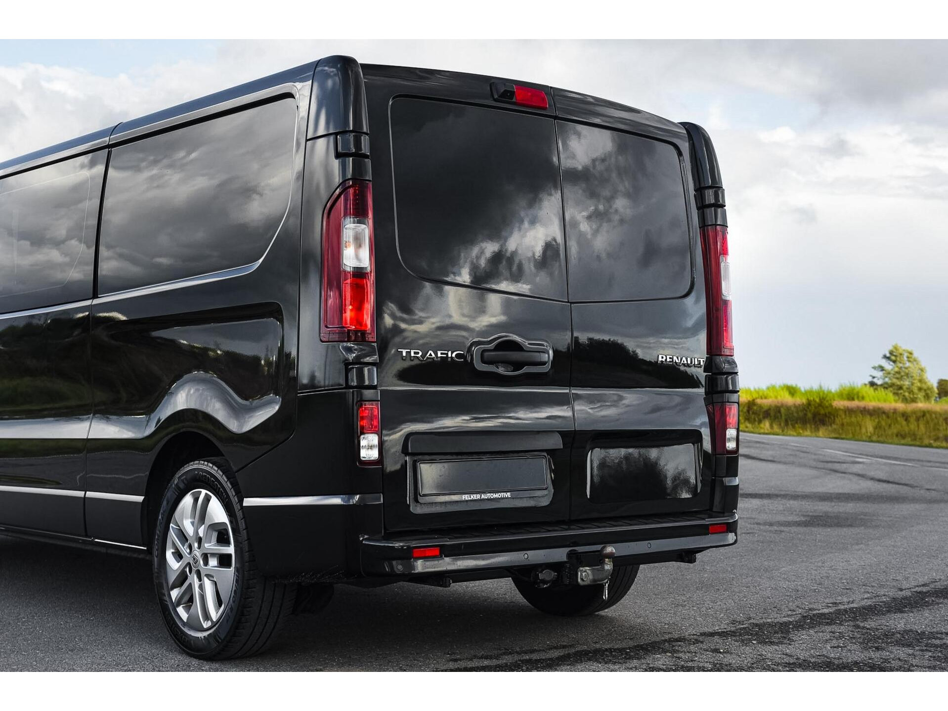 Trafic 2.0 dCi 145 DC Luxe | Automaat | 6-Pers