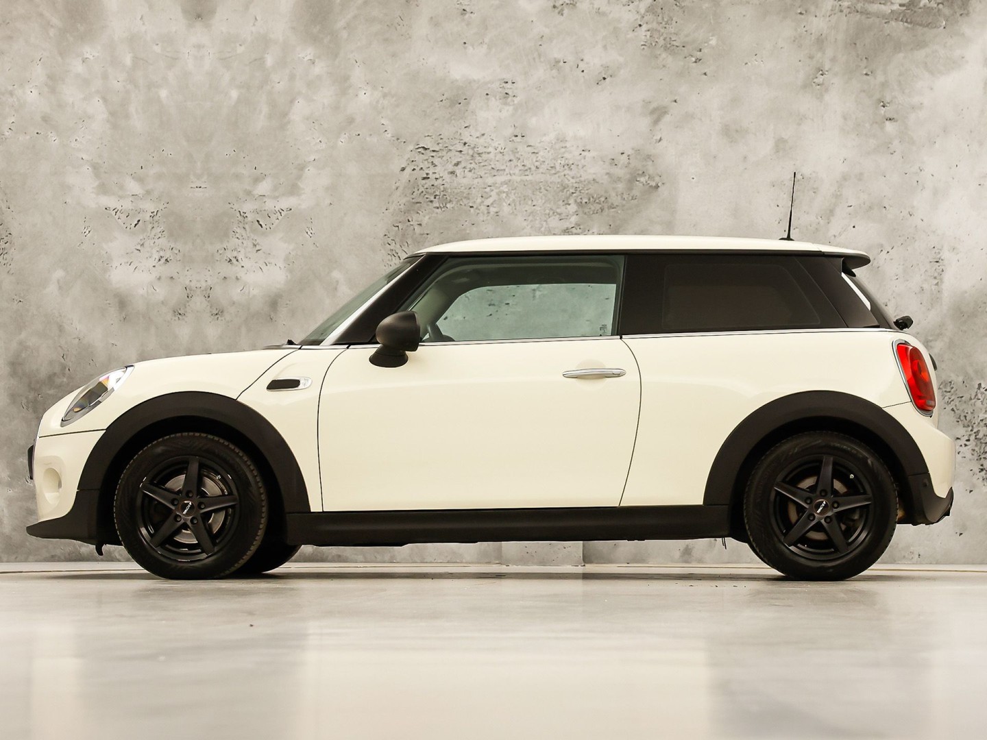 MINI One 1.2 One Sport (AIRCO, STOELVERWARMING, BLUETOOTH, SPORTSTOELEN, GETINT GLAS, ELEK RAMEN, NIEUWSTAAT)