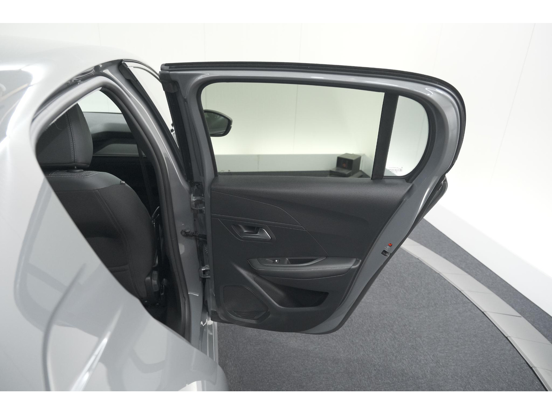 Peugeot 208 PureTech 100 Allure | Gris Selenium | Apple Carplay | Parkeersensoren | Climate Control