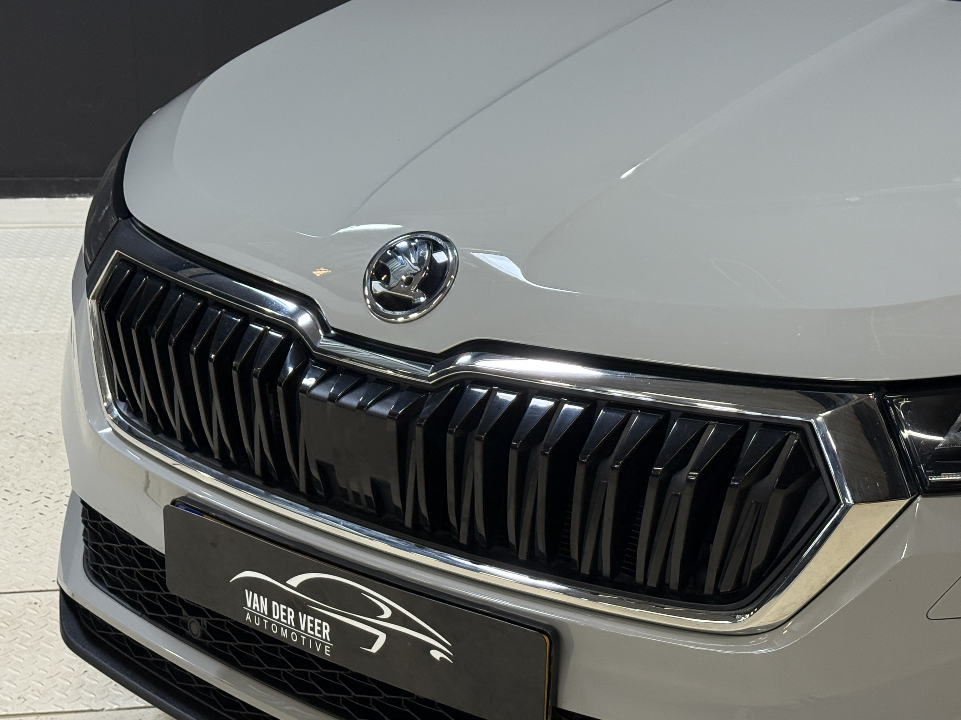 ŠKODA Karoq 1.5 TSI ACT Business Edition Plus | Panoramadak | Camera | Adaptive cruise | Stoelverwarming | Full LED | NL auto | Dealer onderhouden