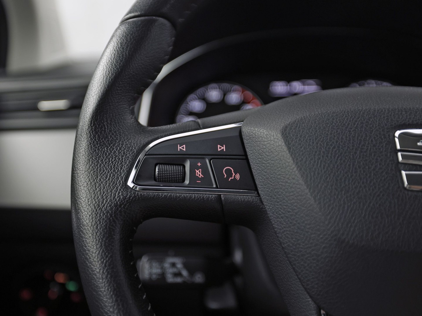 SEAT Ibiza 1.0 TSI Sport (GROOT NAVI, APPLE CARPLAY, GETINT GLAS, CAMERA, CRUISE, LM VELGEN, NIEUWE APK, NIEUWSTAAT)