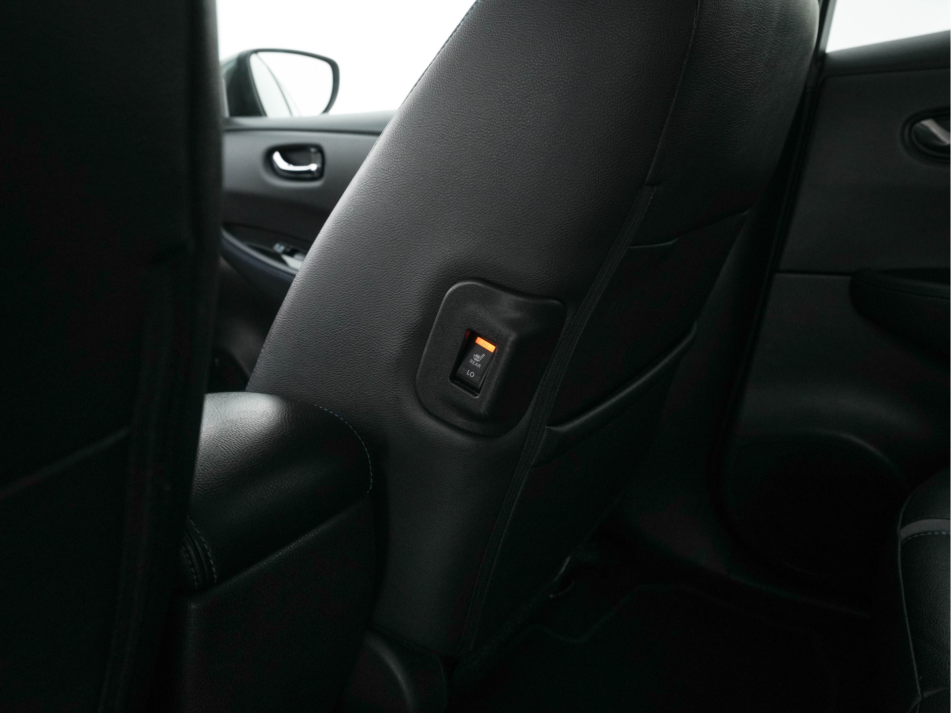 Nissan LEAF 3.Zero Limited Edition 62 kWh {SOH-93%} (INCL-BTW) Aut. *HEATPUMP | LEATHER | FULL-LED | DIGI-COCKPIT | TOPVIEW | BOSE-AUDIO | KEYLESS | DAB+ | BLINDSPOT | ECC | ADAPTIVE-CRUISE | PDC | HEATED-COMFORTSEATS | PRIVACYGLASS | 17"ALU*