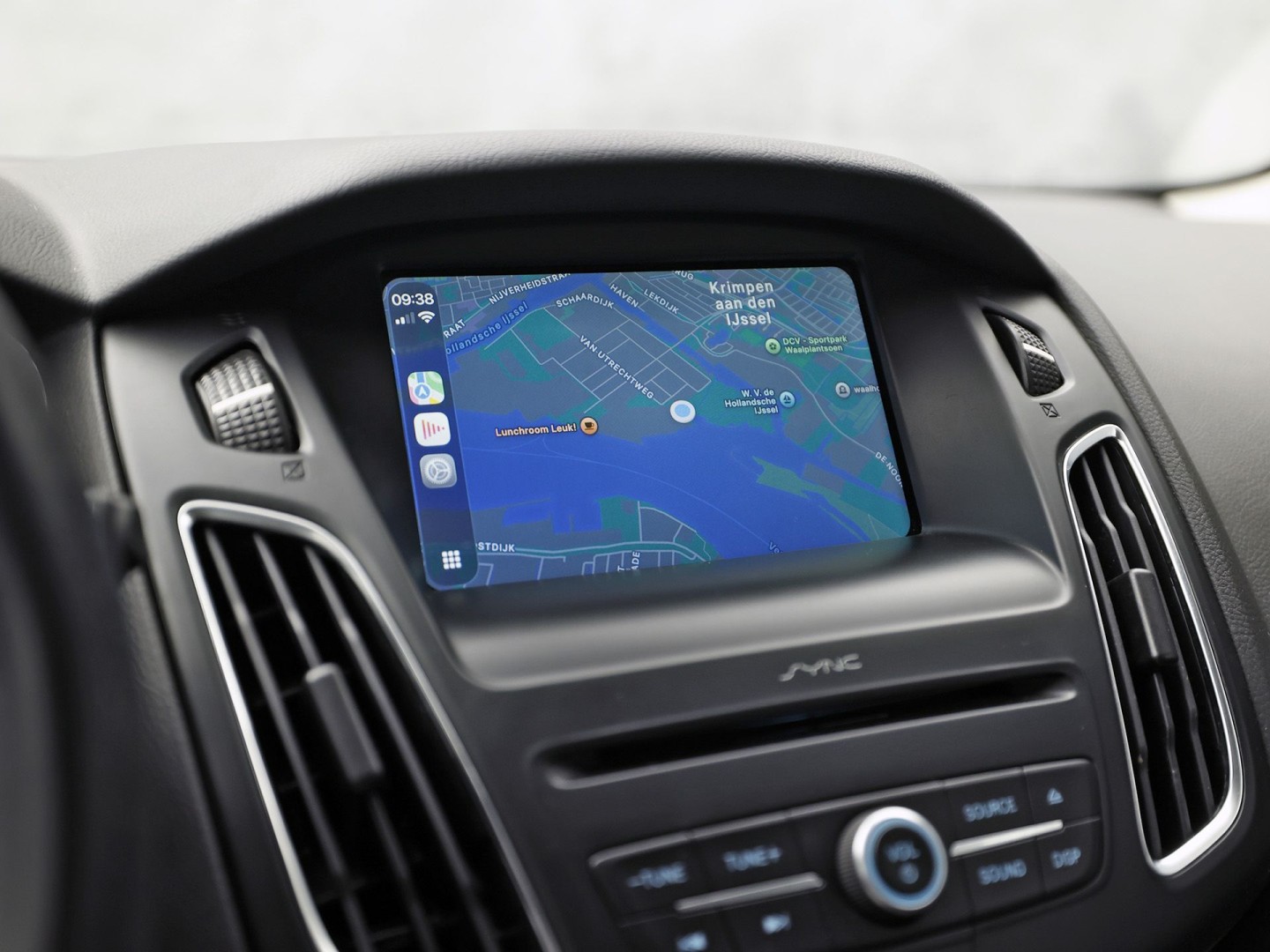 Ford Focus Wagon 1.0 Sport (APPLE CARPLAY, GROOT NAVI, CAMERA, CLIMATE, SPORTSTOELEN, TREKHAAK, CRUISE, NIEUWSTAAT)