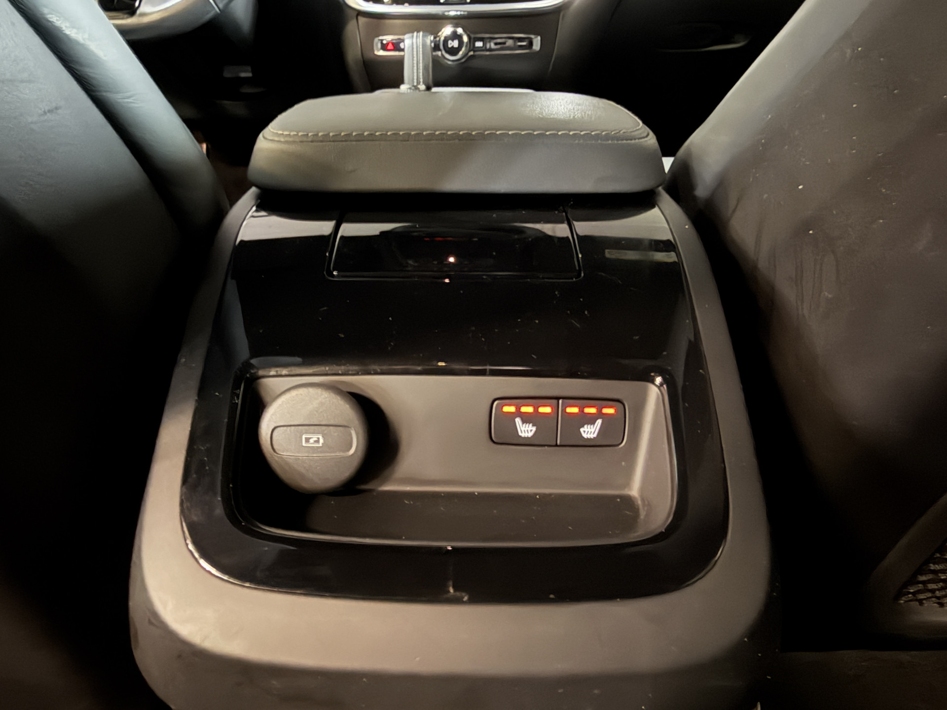 Volvo V60 2.0 T8 Recharge AWD R-Design | Elektr. trekhaak | Camera | Stoel/stuurverwarming | Carplay | Adaptive cruise