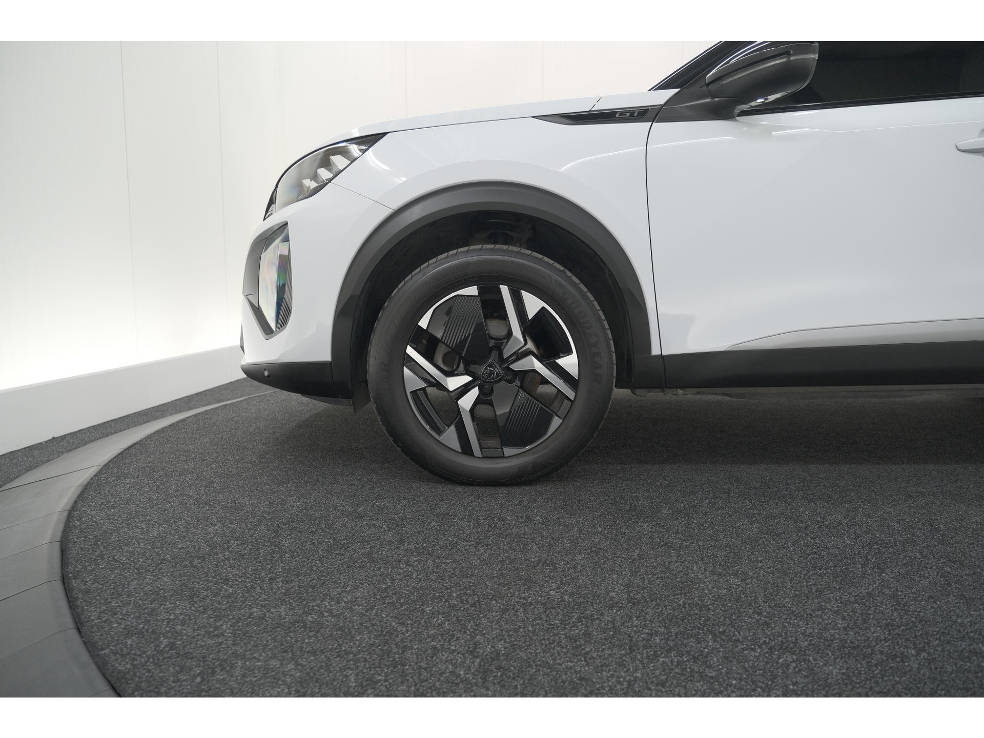Peugeot 2008 PureTech 130 EAT8 GT | Camera | Apple Carplay | Parkeersensoren | 17 Inch Lichtmetalen Velgen
