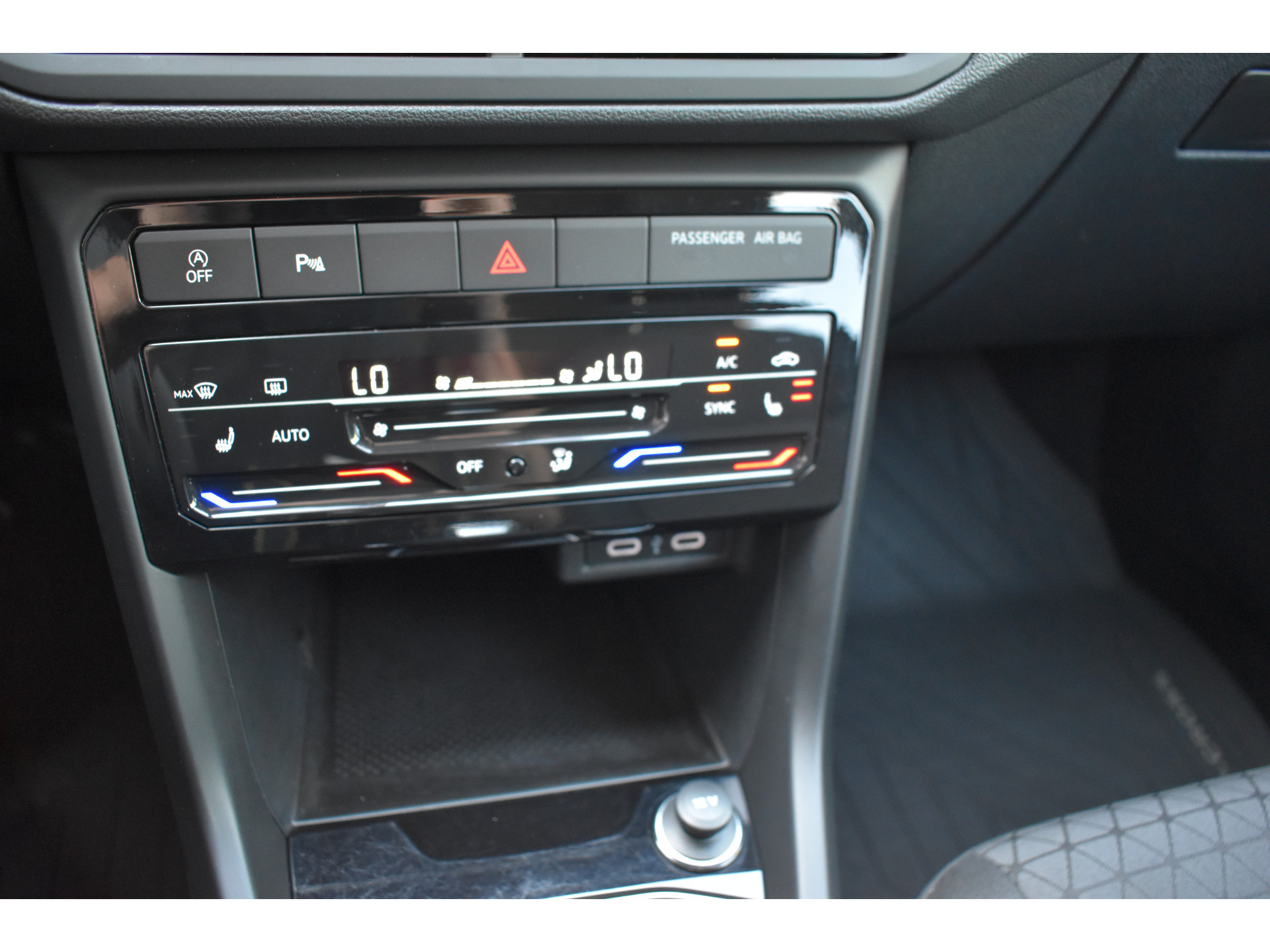 Volkswagen T-Cross 1.0 TSI Life Navigatie/CarPlay Automaat Stoelverwarming