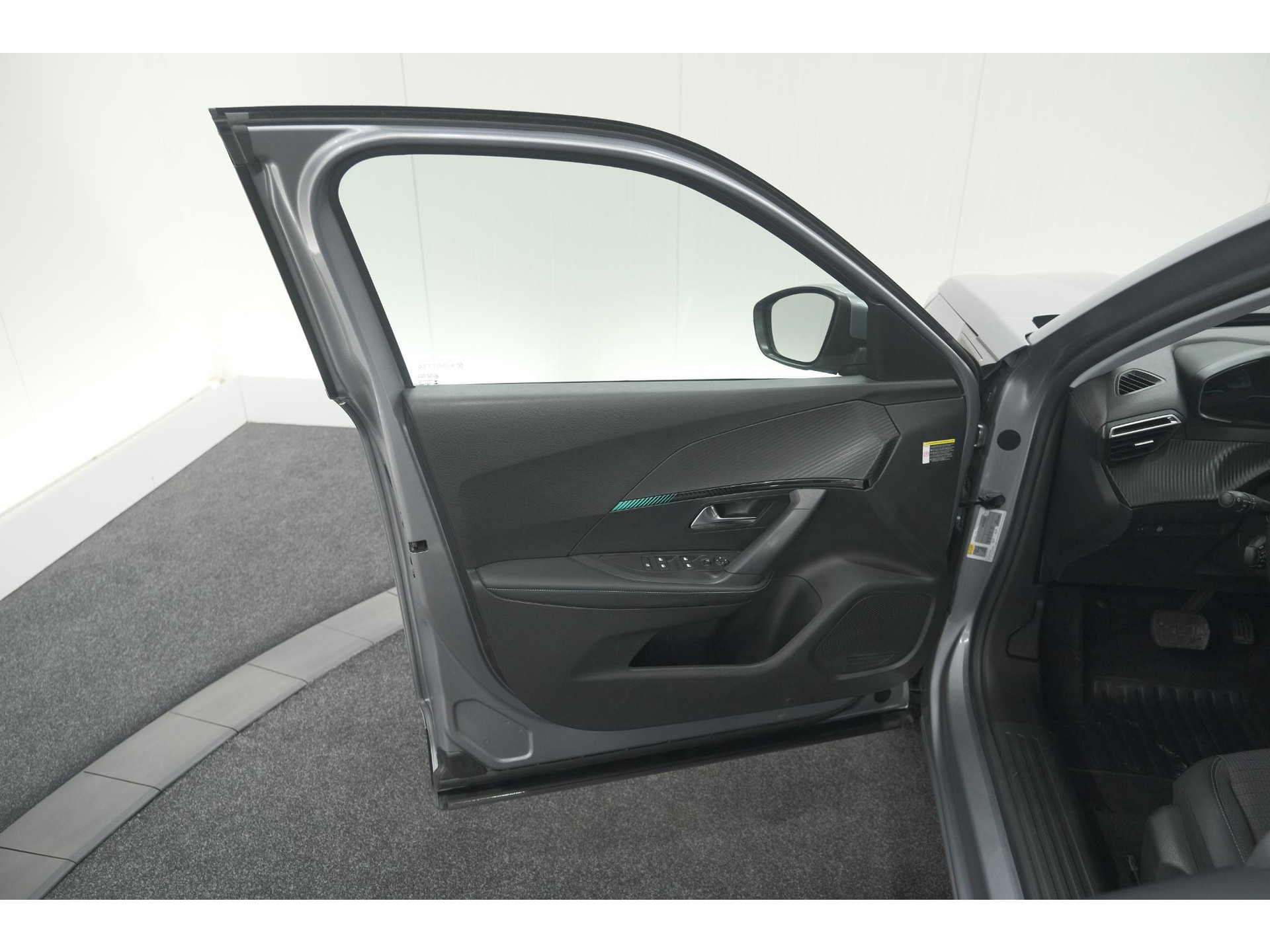 Peugeot e-2008 EV Allure 50 kWh | SOH=96.7 % | 3 Fase Laadfunctie | Camera | Navigatie | Parkeersensoren | Apple Carplay