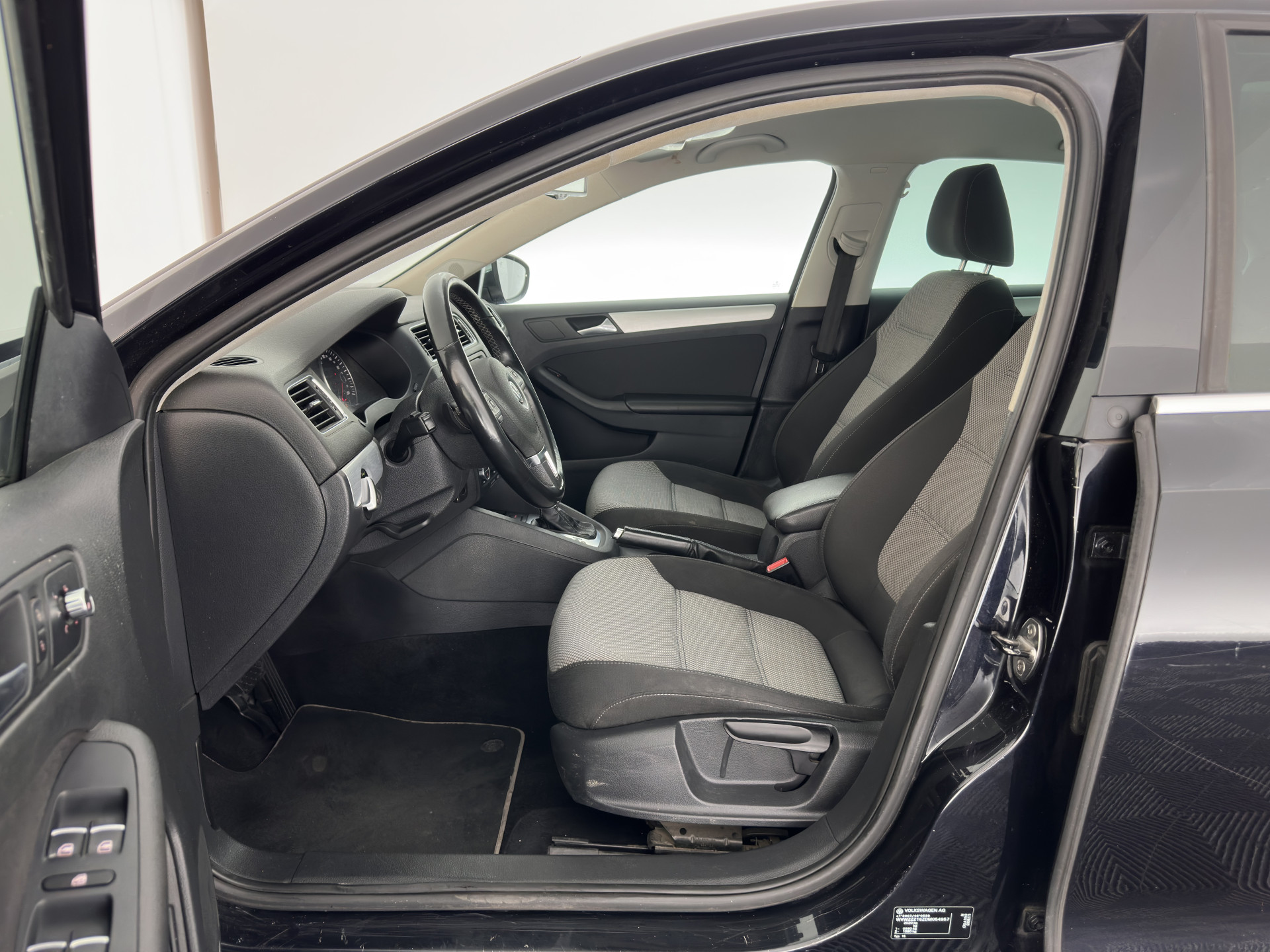 Volkswagen Jetta 1.4 TSI Hybrid Highline Aut. *XENON | NAVI-FULLMAP | COMFORT-SEATS | PRIVACY-GLASS | SHIFT-PADDLES |  ECC | PDC | CRUISE | 17''ALU*