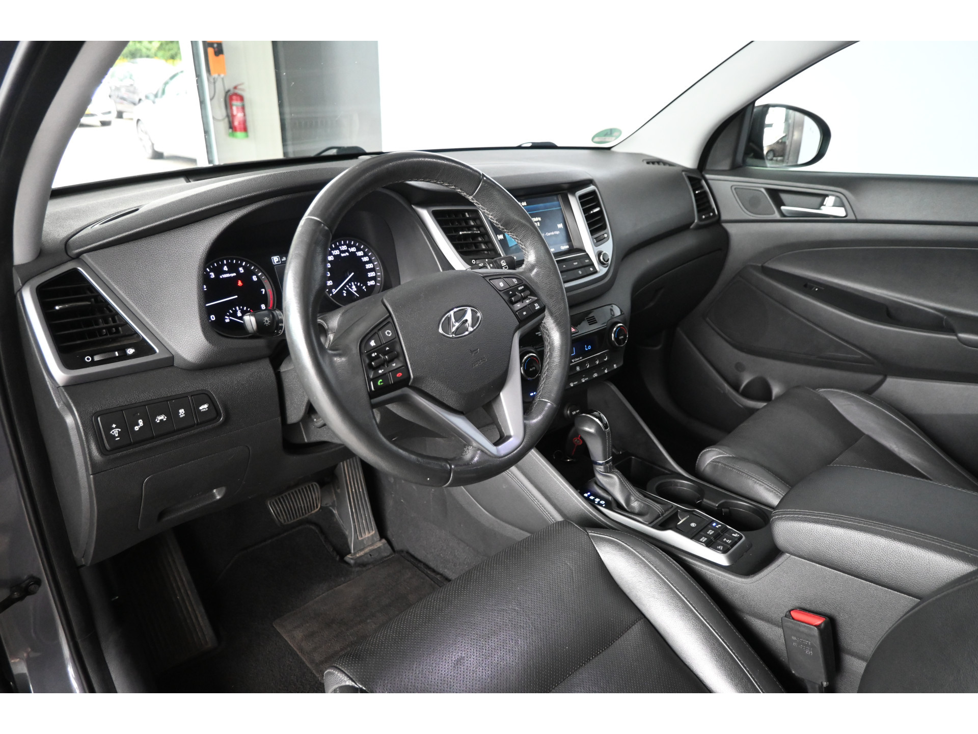 Hyundai Tucson 1.6 T-GDi Comfort 4WD Automaat Cruise Clima Trekhaak Panoramadak Stoelverwarming Goed Onderhouden! Inruil Mogelijk!