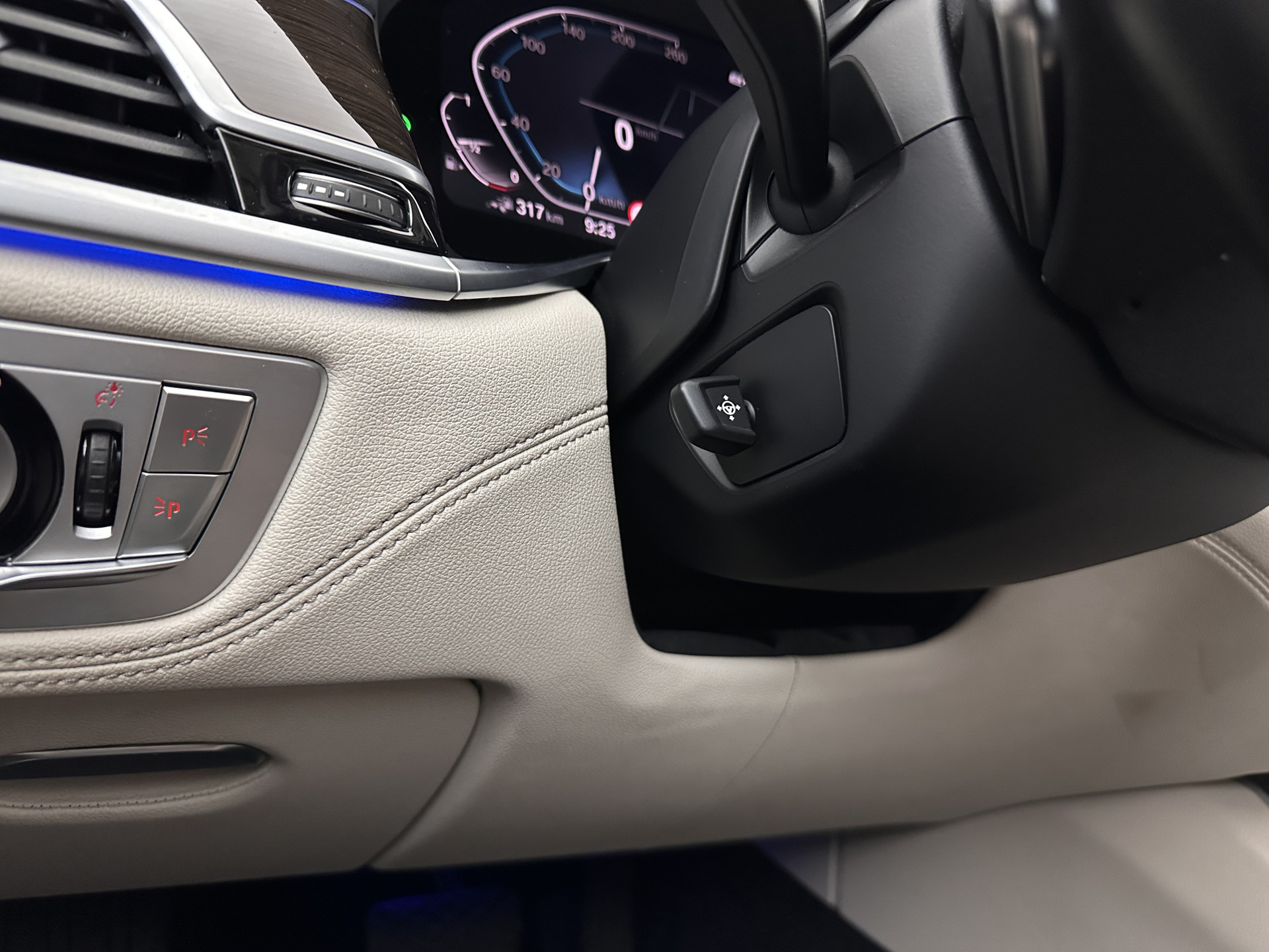 BMW 7-serie 745Le (Plug-in) (INCL-BTW) *PANO | LEATHER | FULL-LED | HEAD-UP | BLINDSPOT | MEMORY-PACK | DIGI-COCKPIT | KEYLESS | DAB+ | CAMERA | HEATED-COMFORTSEATS | AMBIENTLIGHT | CARPLAY | SHIFTPADDLES | 18''ALU*