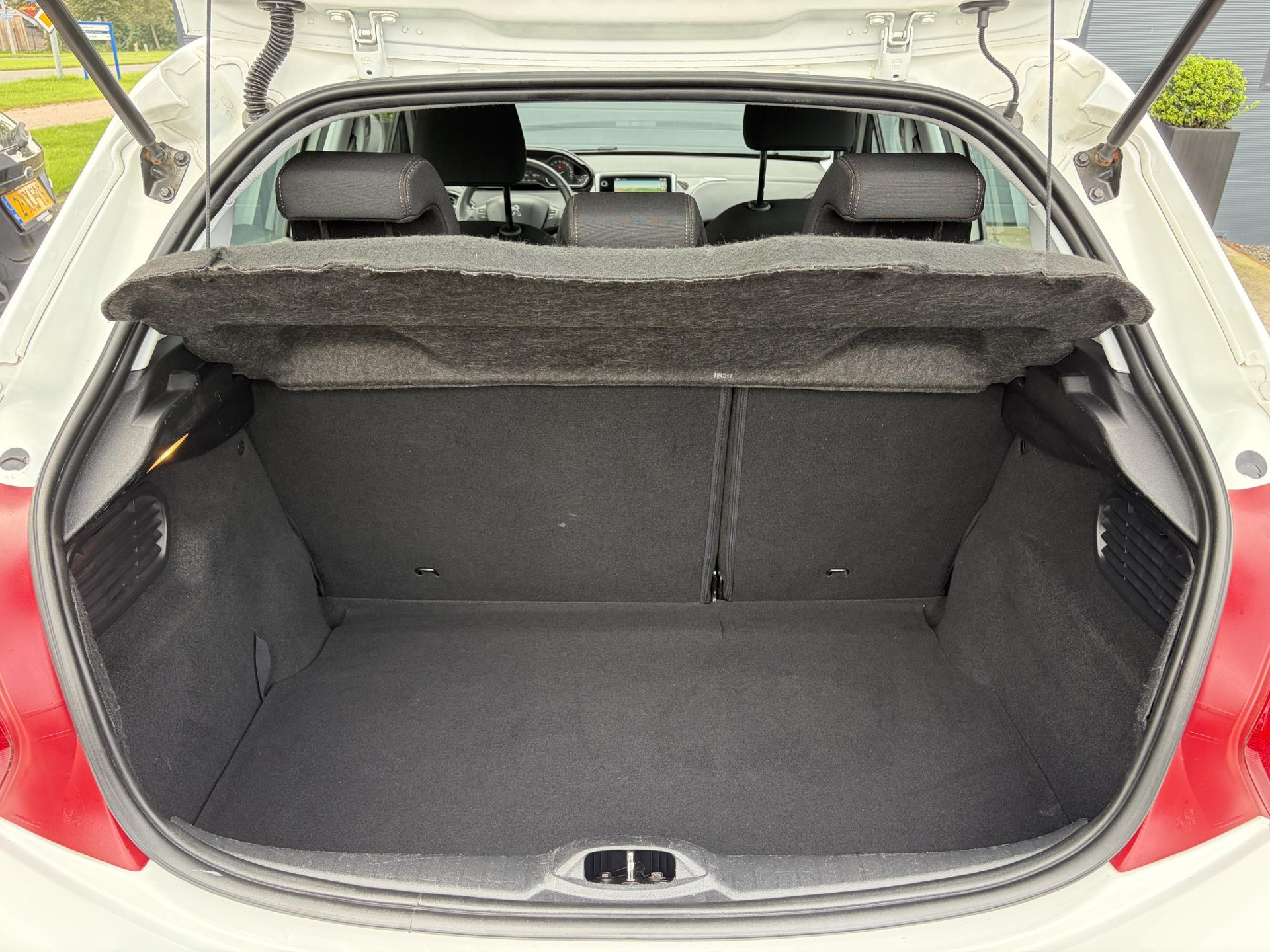 Peugeot 208 1.2 VTi Urban Soul ✓1e Eigenaar✓Trekhaak✓Navi✓Airco✓Cruise✓Pdc✓Lm velgen✓5 Deurs✓Zeer Zuinig✓N.A.P✓Apk tot 03-2027