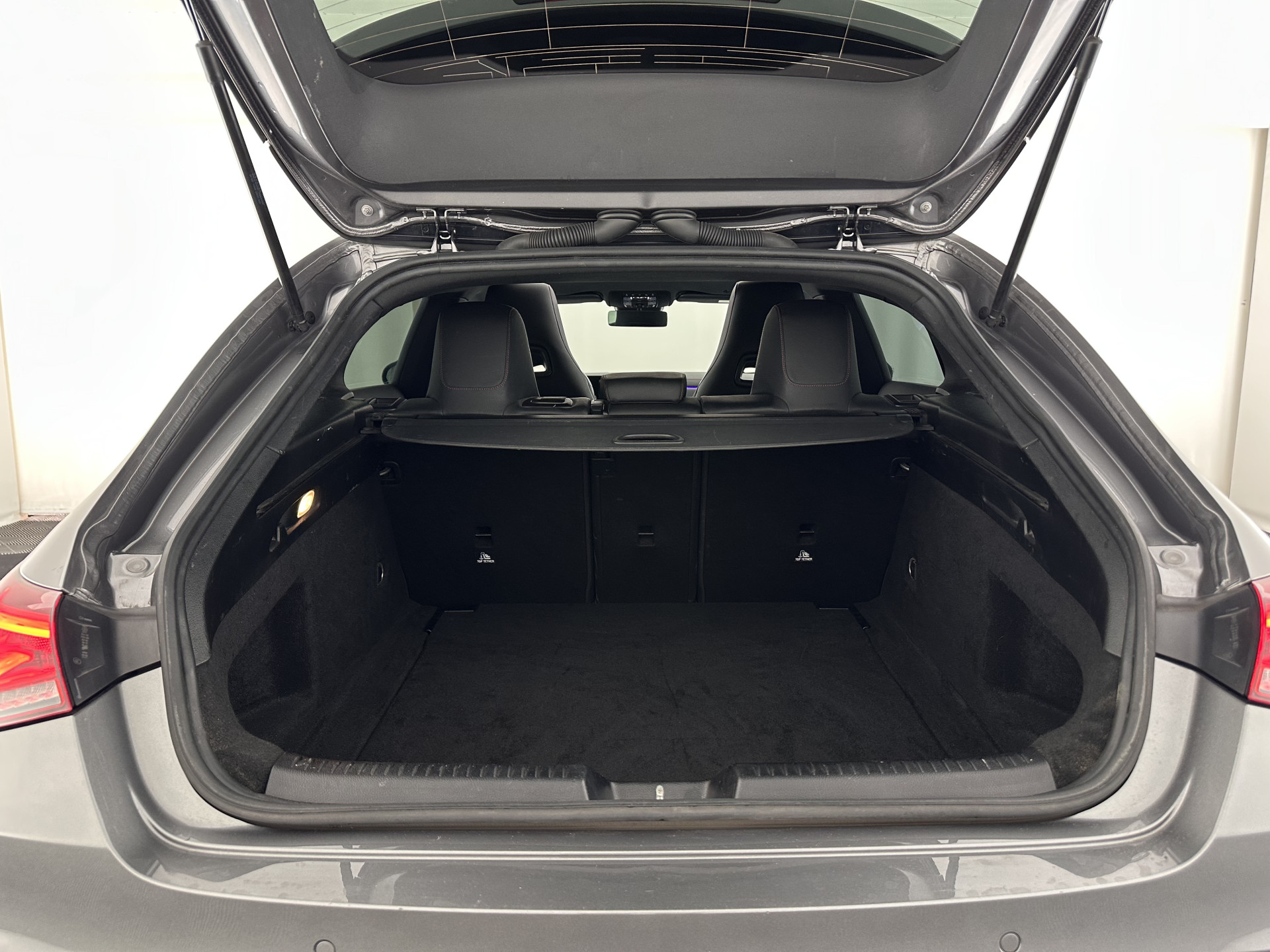 Mercedes-Benz CLA-klasse Shooting Brake 180 AMG-Line Business Solution (INCL-BTW) *PANO | LEATHER-MICROFIBRE | FULL-LED | AMBIENTLIGHT | BLINDSPOT | HEATED-SPORTSEATS | WIDESCREEN-DIGICOCKPIT | DAB+ | NAVI-FULLMAP | CAMERA | PRIVACYGLASS | 18''ALU*