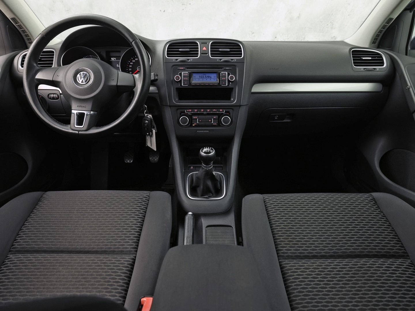 Volkswagen Golf 1.4 Sportline (CLIMATE, GETINT GLAS, LM VELGEN, SPORTSTOELEN, ARMSTEUN, NIEUWE APK, NIEUWSTAAT)