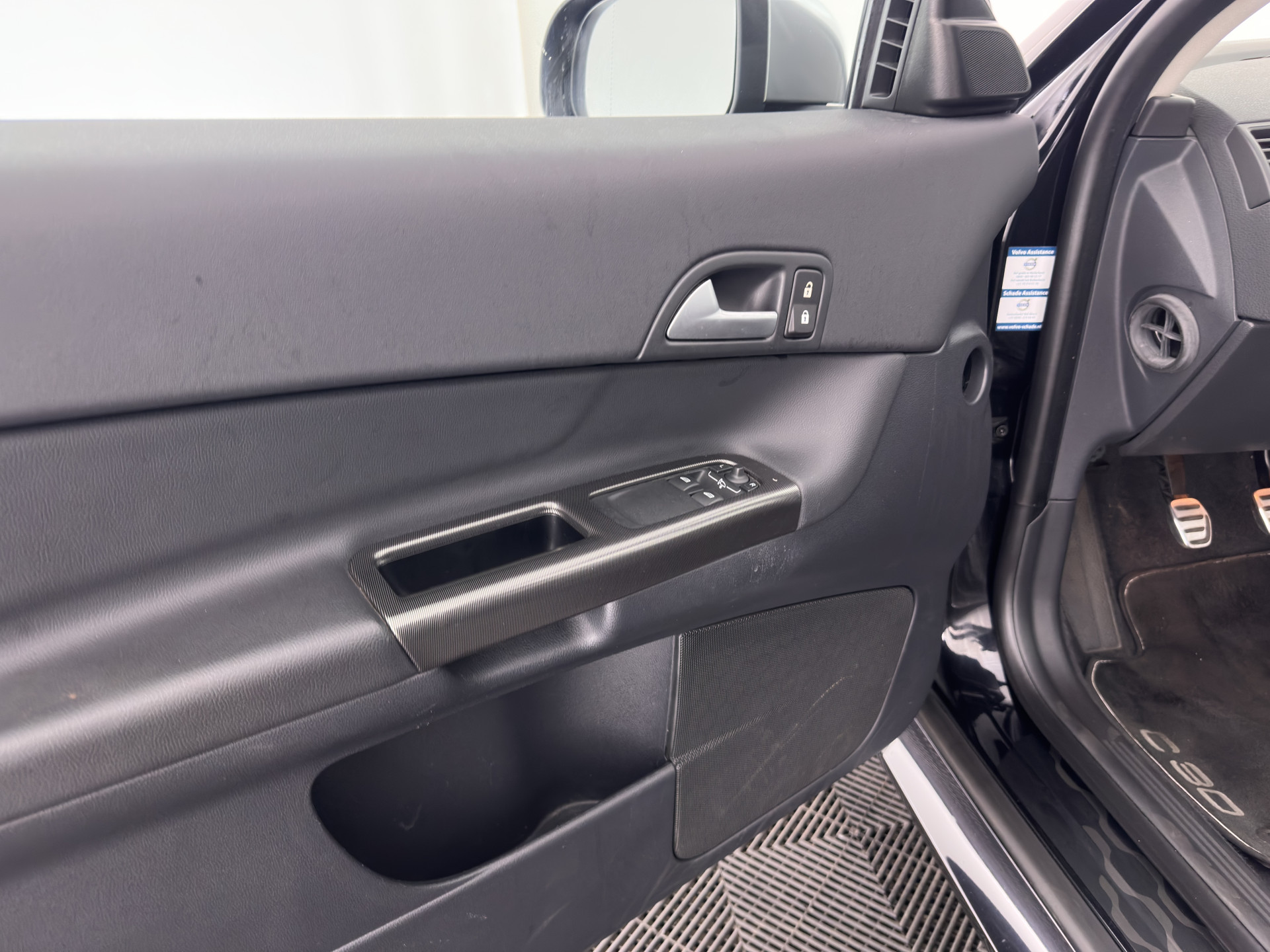 Volvo C30 1.6 D2 R-Design Sport-pack *PANO | BI-XENON | LEATHER-FABRIC | NAVI-FULLMAP | HEATED-SPORTSEATS | ECC | CARBON-INLAY | PDC | PREMIUM-AUDIO | CRUISE | 17''ALU*