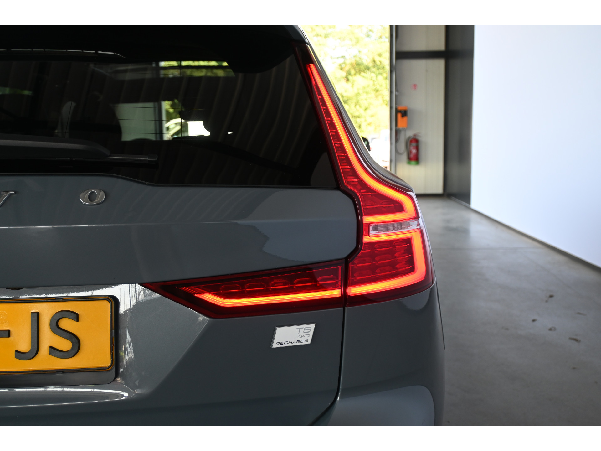 Volvo V60 2.0 T8 Plug-in hybrid AWD Plus Bright Panoramdak Stoelverwarming Carplay Led Adaptieve Cruise  Clima Lane Assist Camera 100% Onderhouden! Inruil Mogelijk!