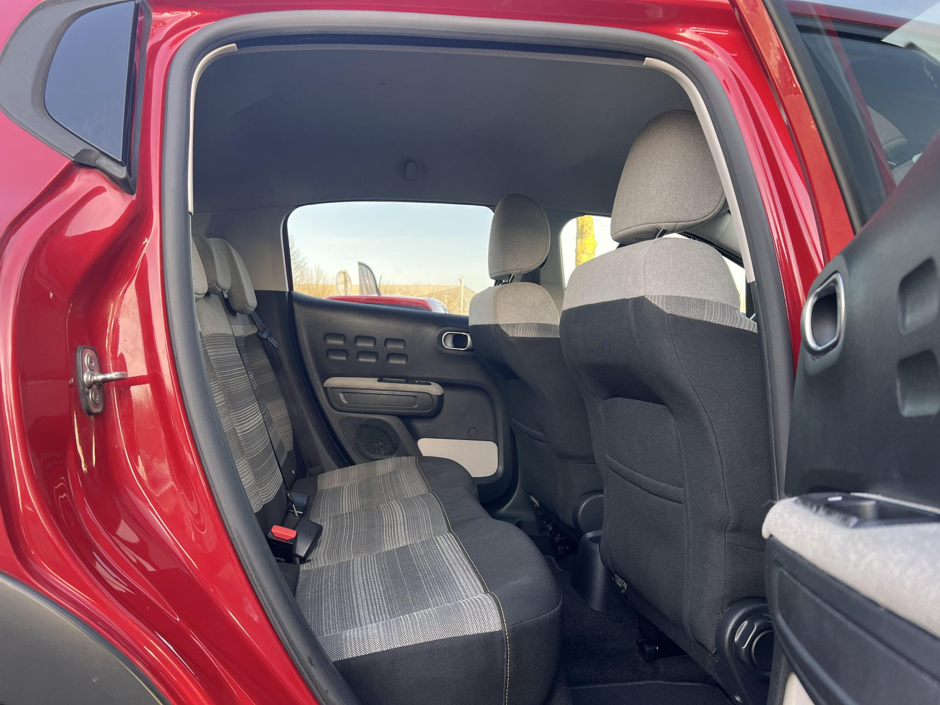Citroen C3 1.2 PureTech S&S Shine 110pk,D-riem vv in 2023,2e Eigenaar,Camera,Navi,Clima,Cruise,Pdc V+A,APK tot 01-2027